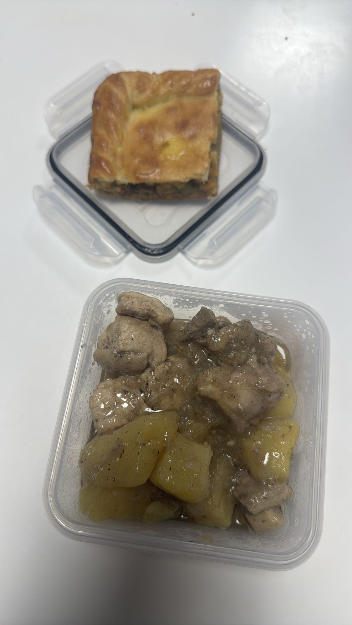 тушёное мясо с картофелем и пирог