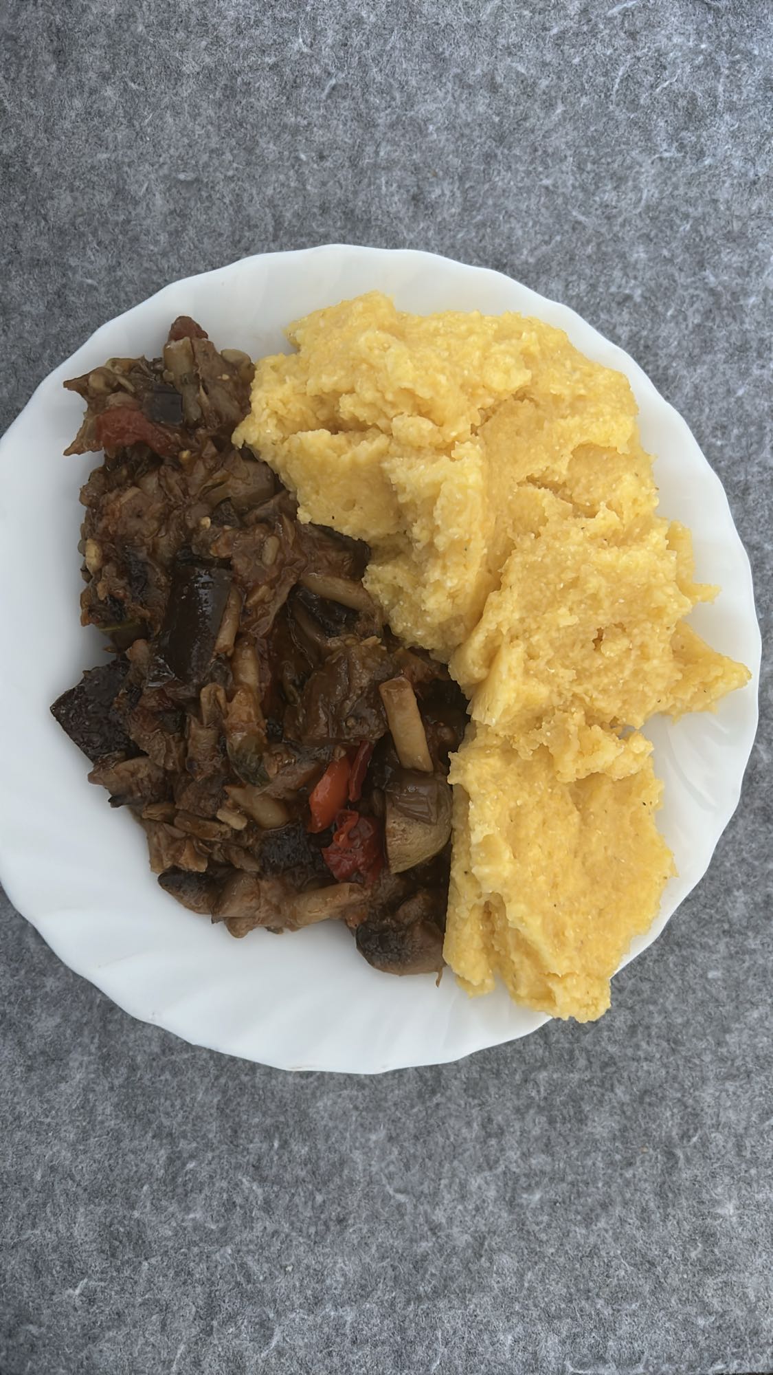 Polenta con guiso vegetal