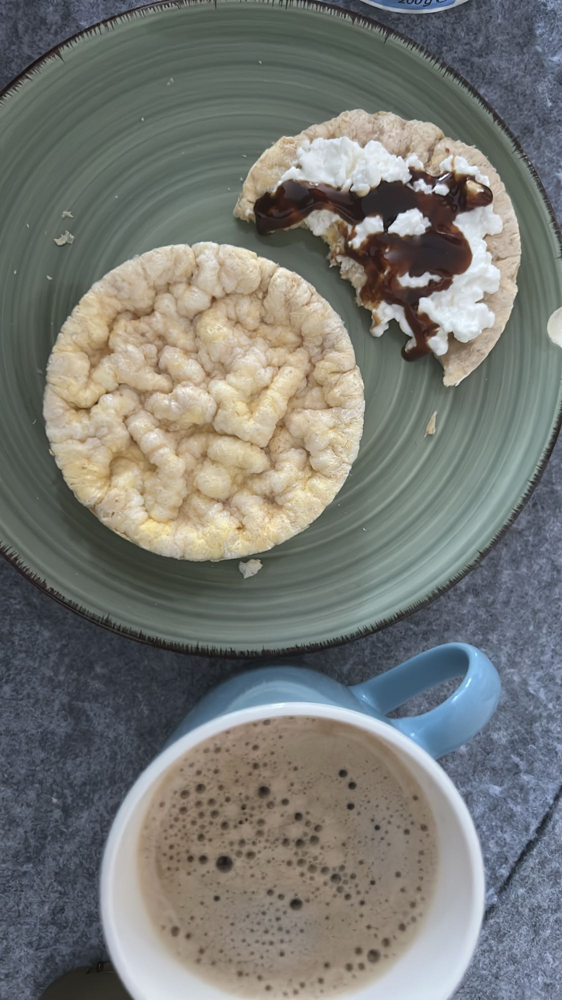 Tortitas de arroz con café