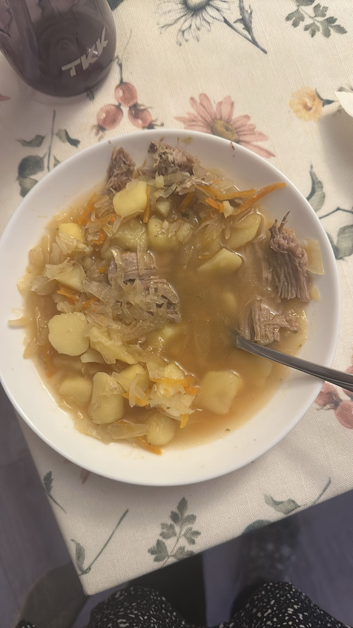 Zupa z kapustą i mięsem