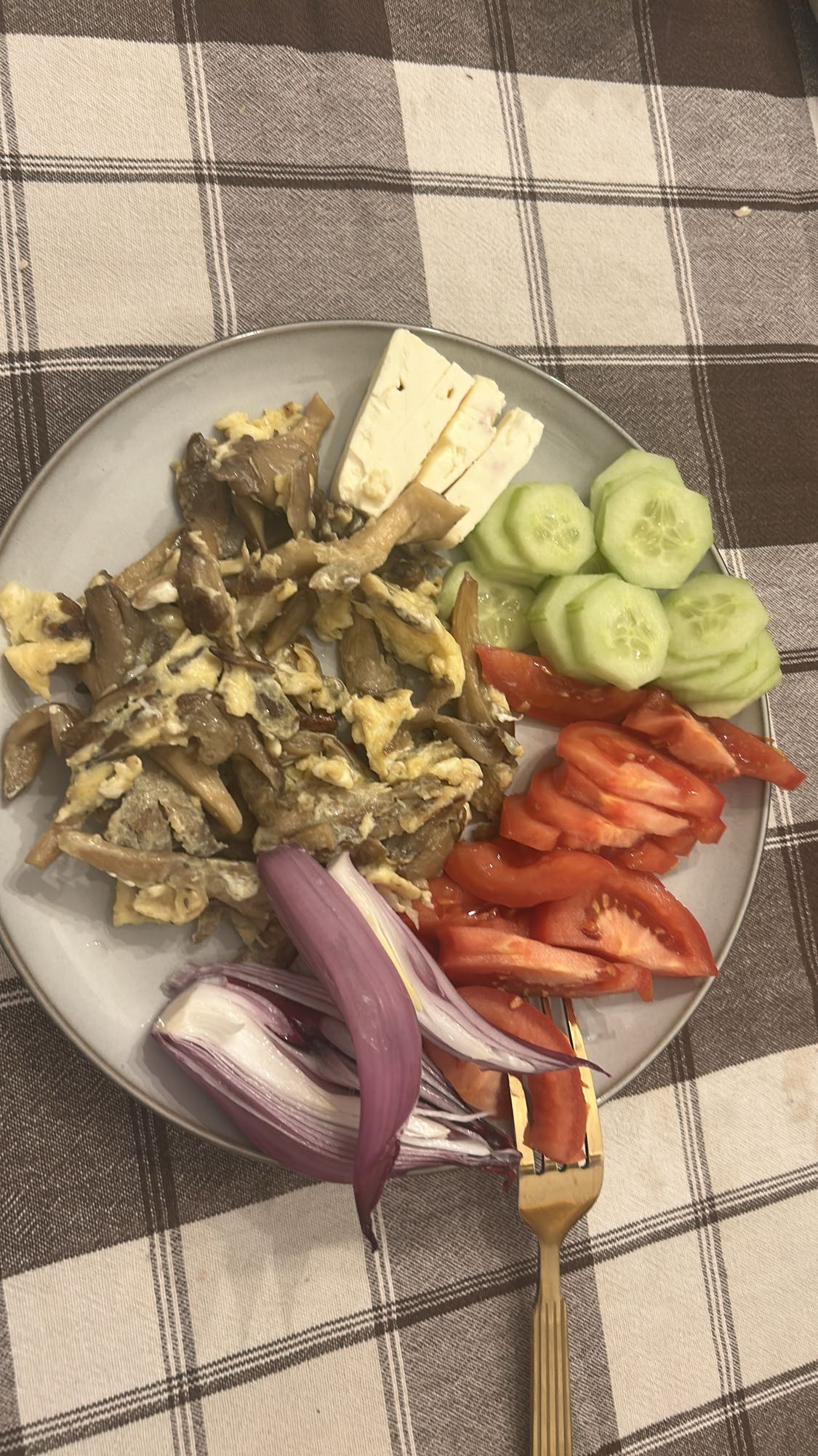 Legume cu ou și brânză