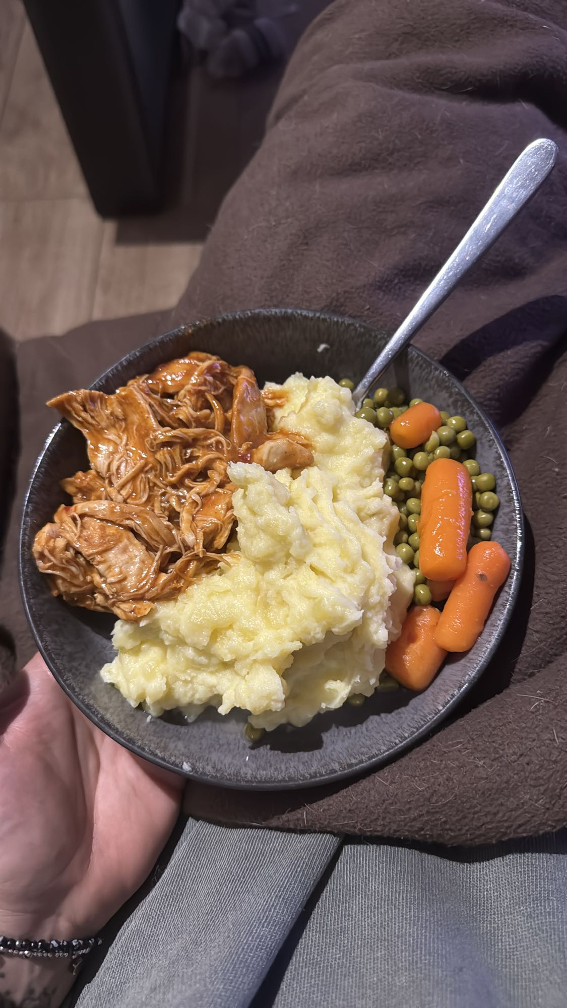 Hähnchen mit Kartoffelpüree und Gemüse