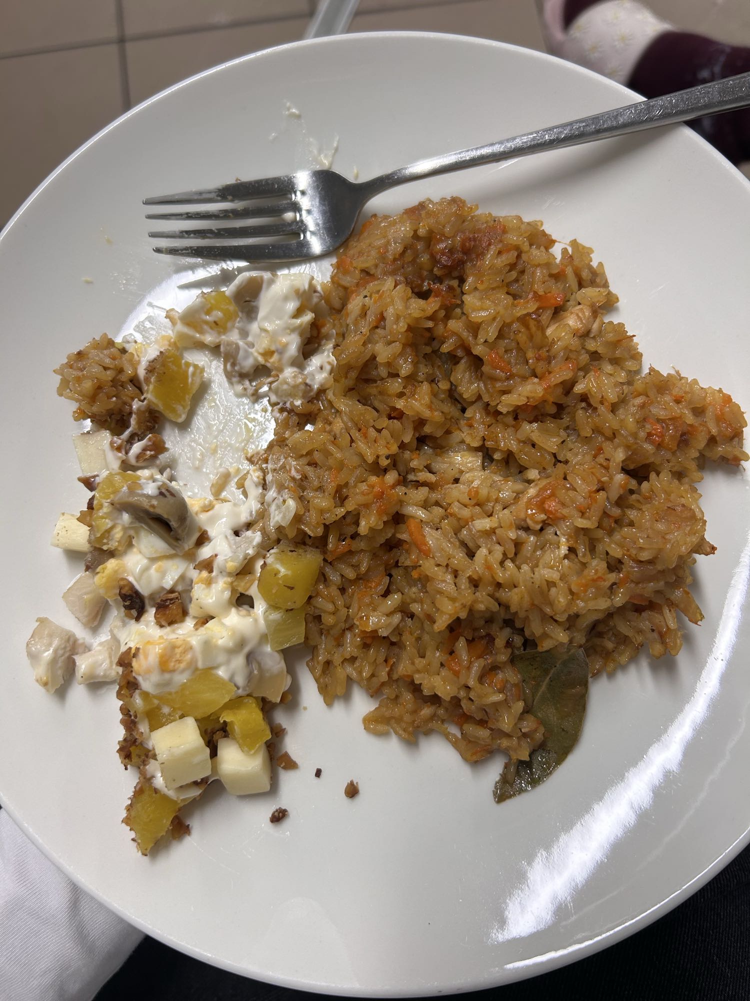 рис с овощами и салатом
