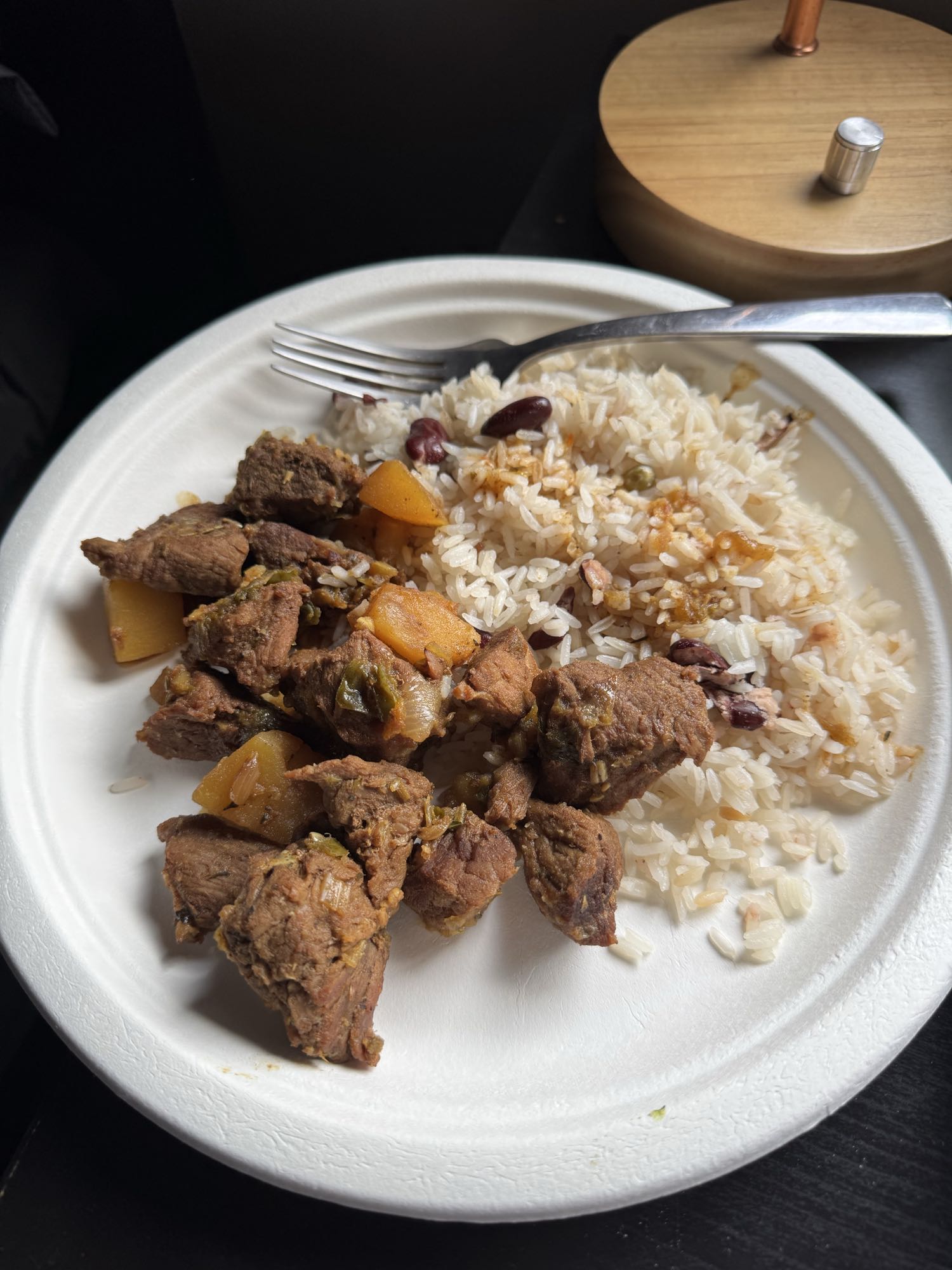 arroz con carne y frijoles