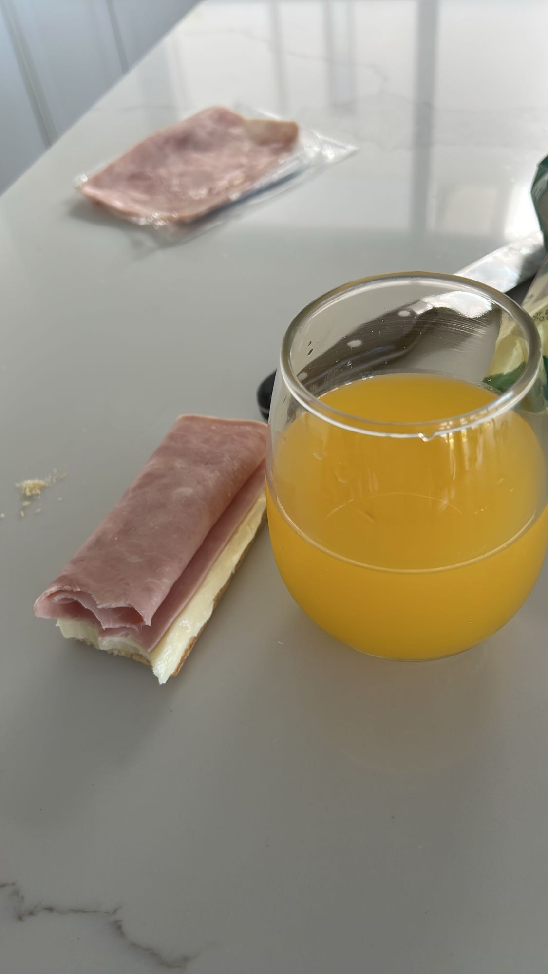 jamón, queso y jugo