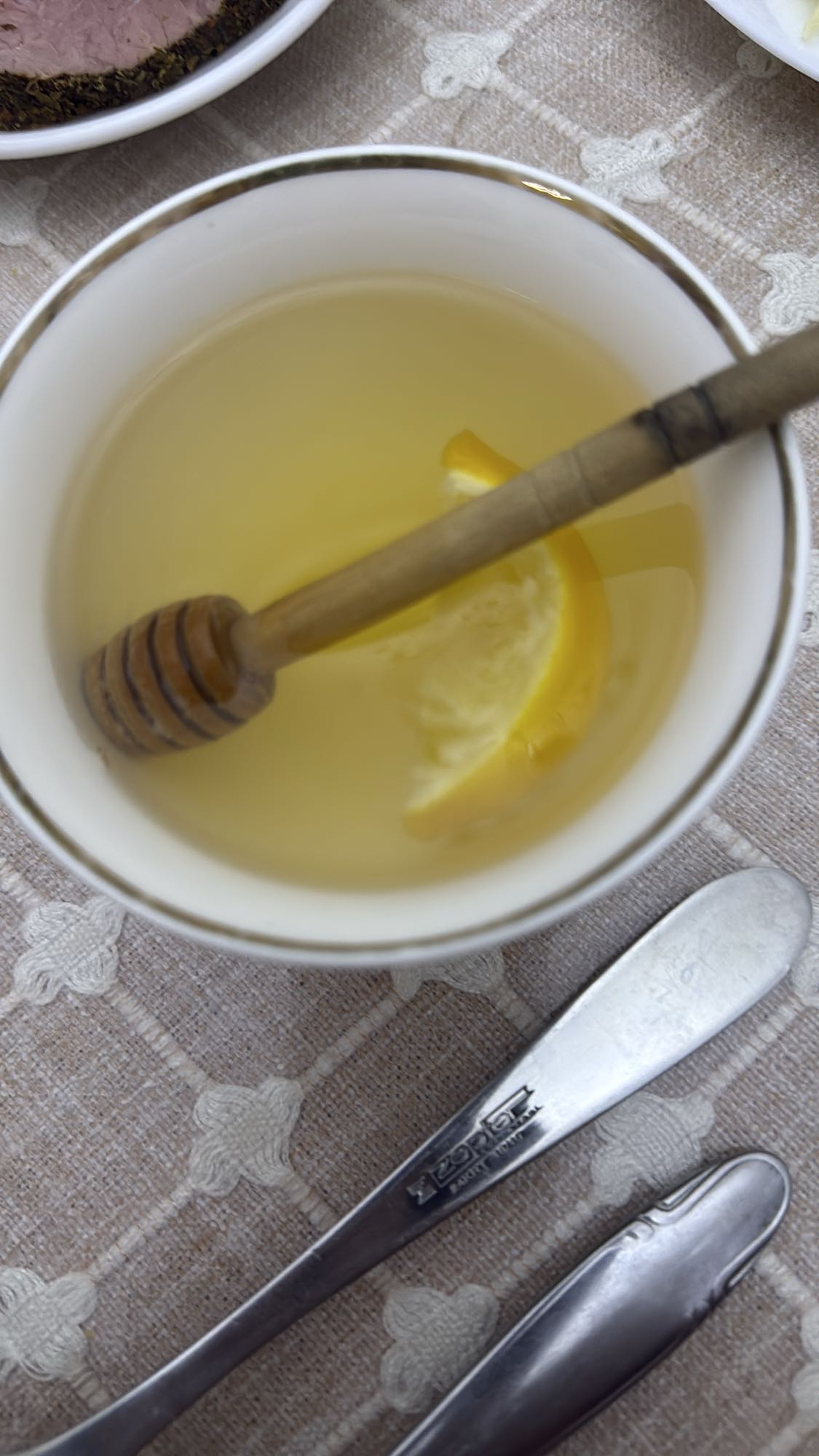 чай с лимоном и мёдом