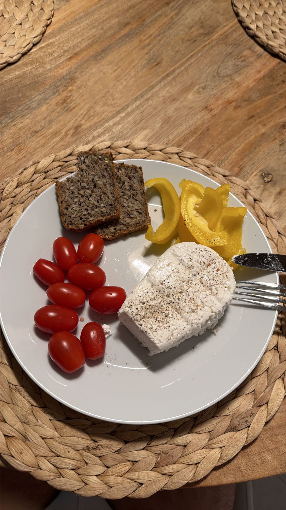 Twaróg z warzywami i chlebem