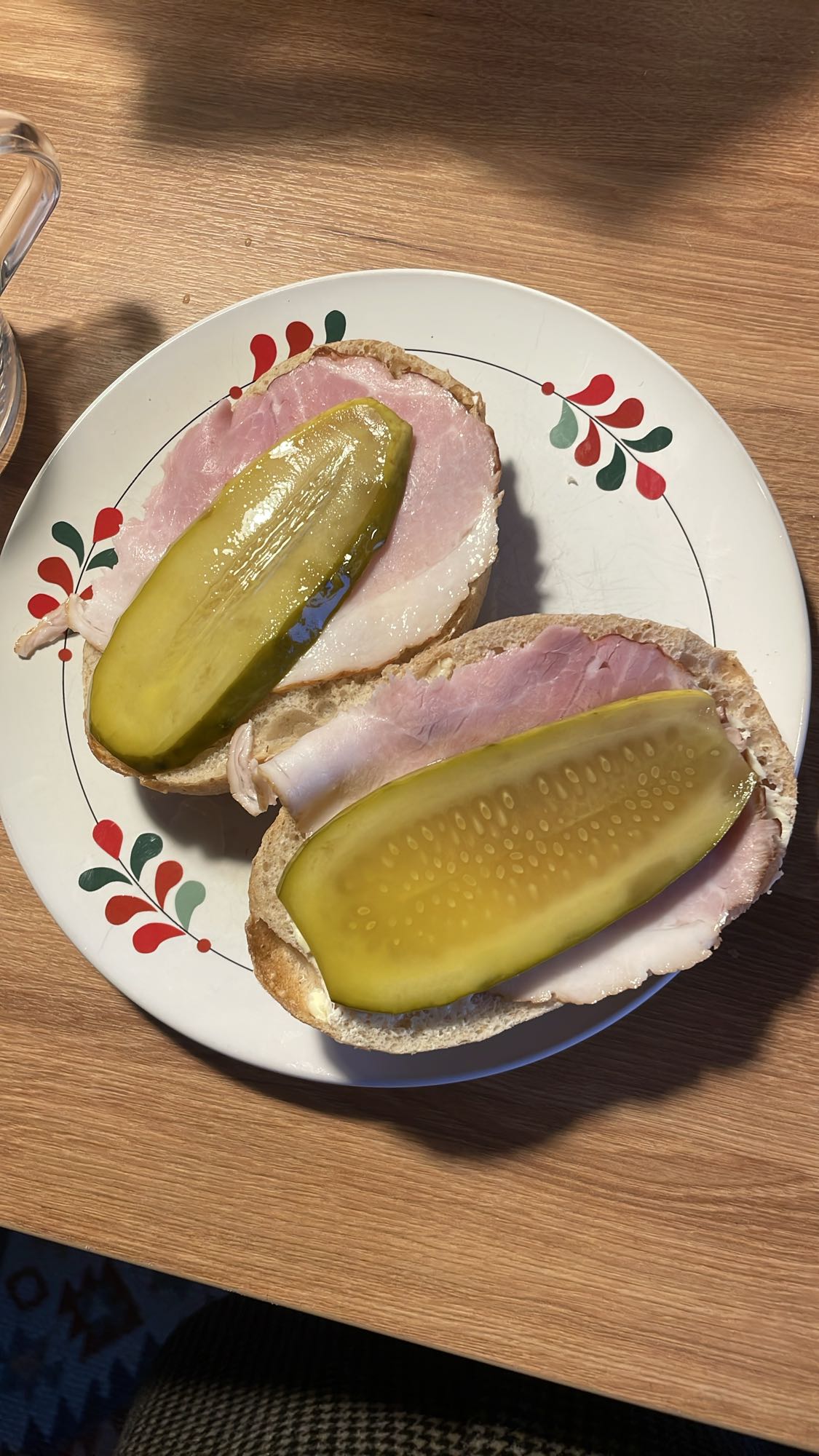 Kanapki z szynką i ogórkiem