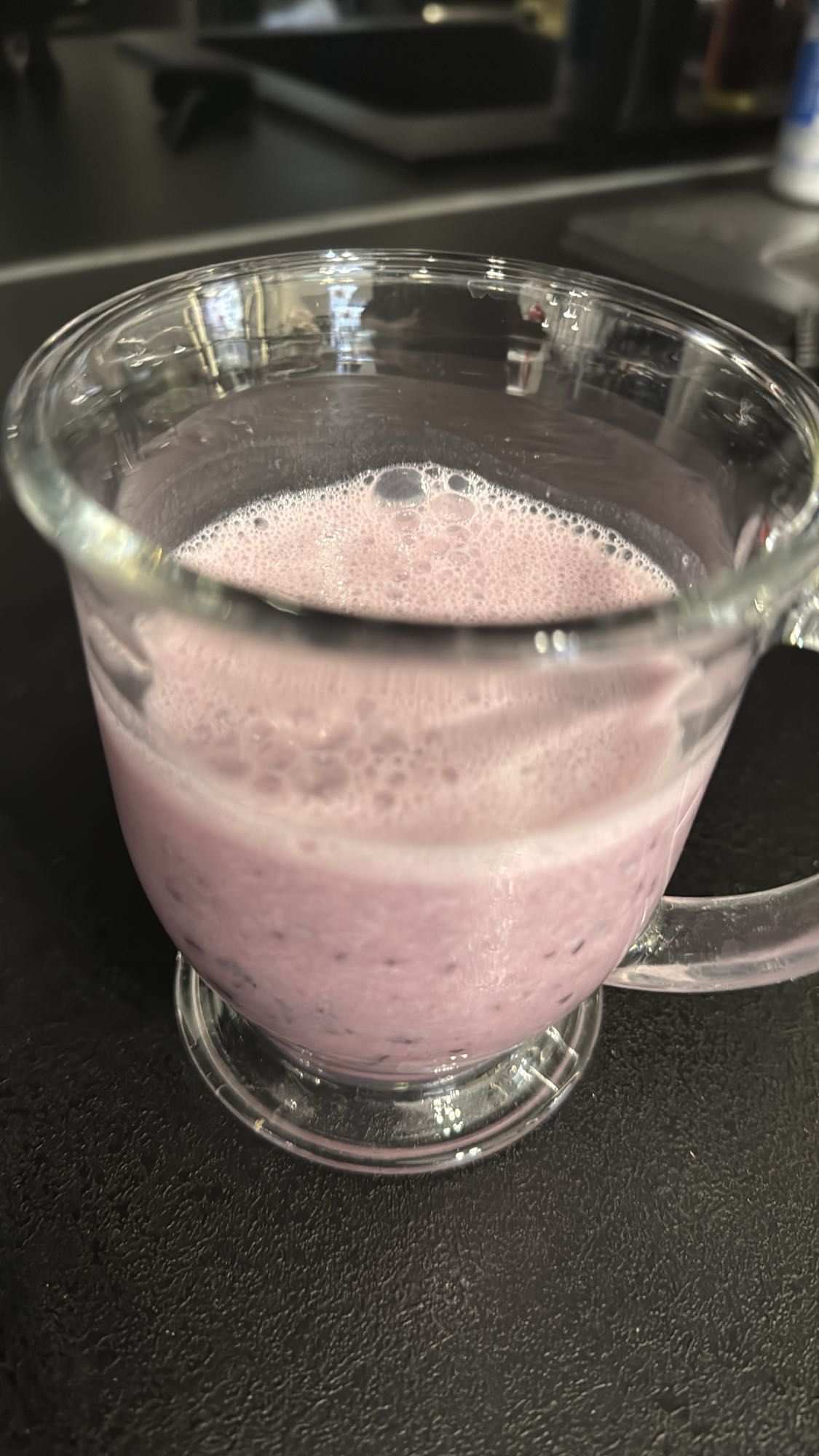 koktajl jagodowy z mlekiem