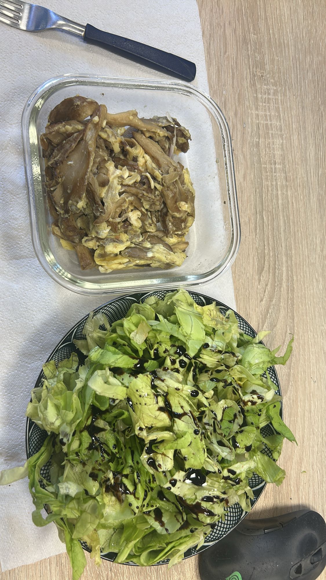 Salată cu ou și ciuperci