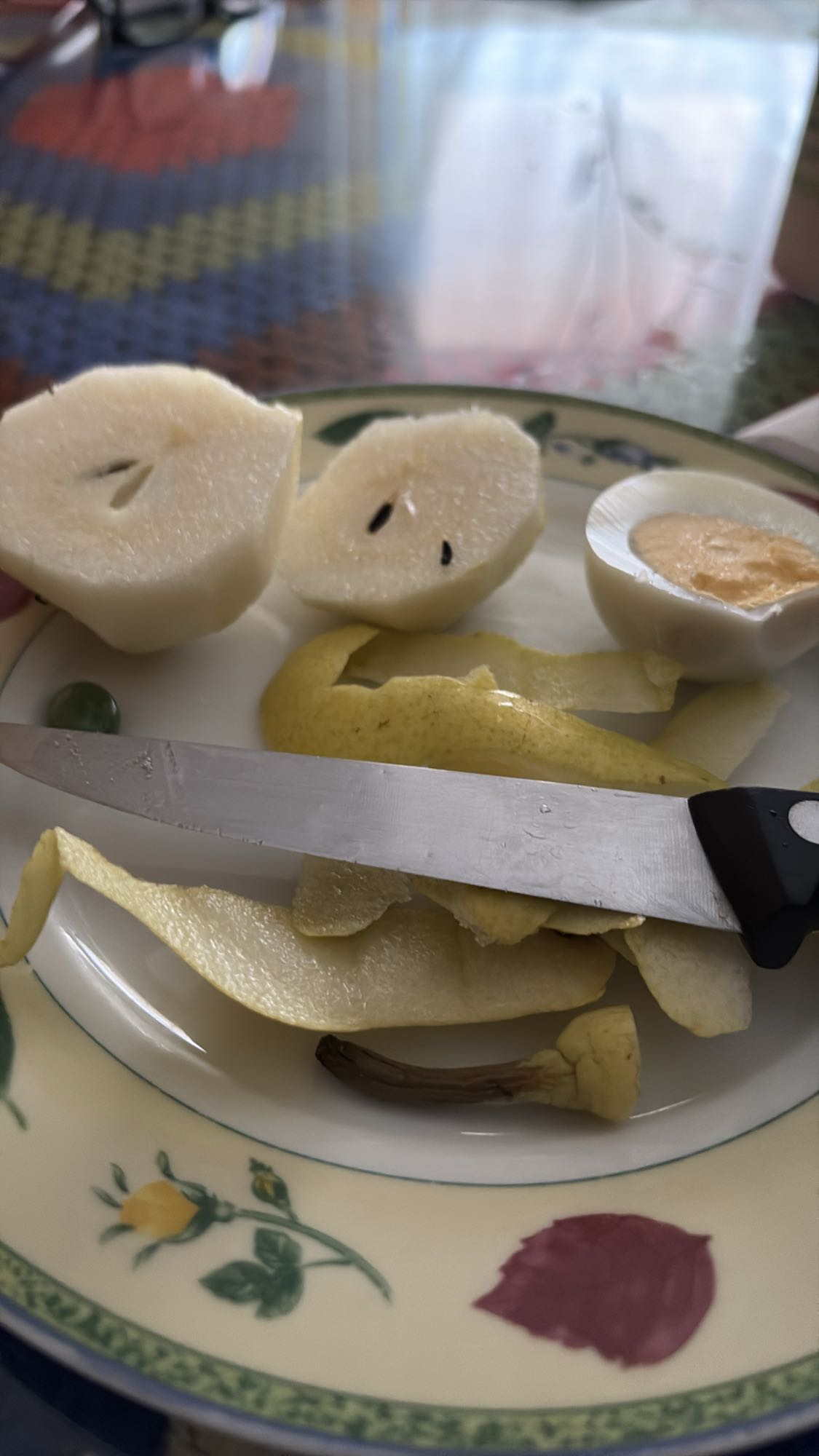 Huevo y fruta fresca