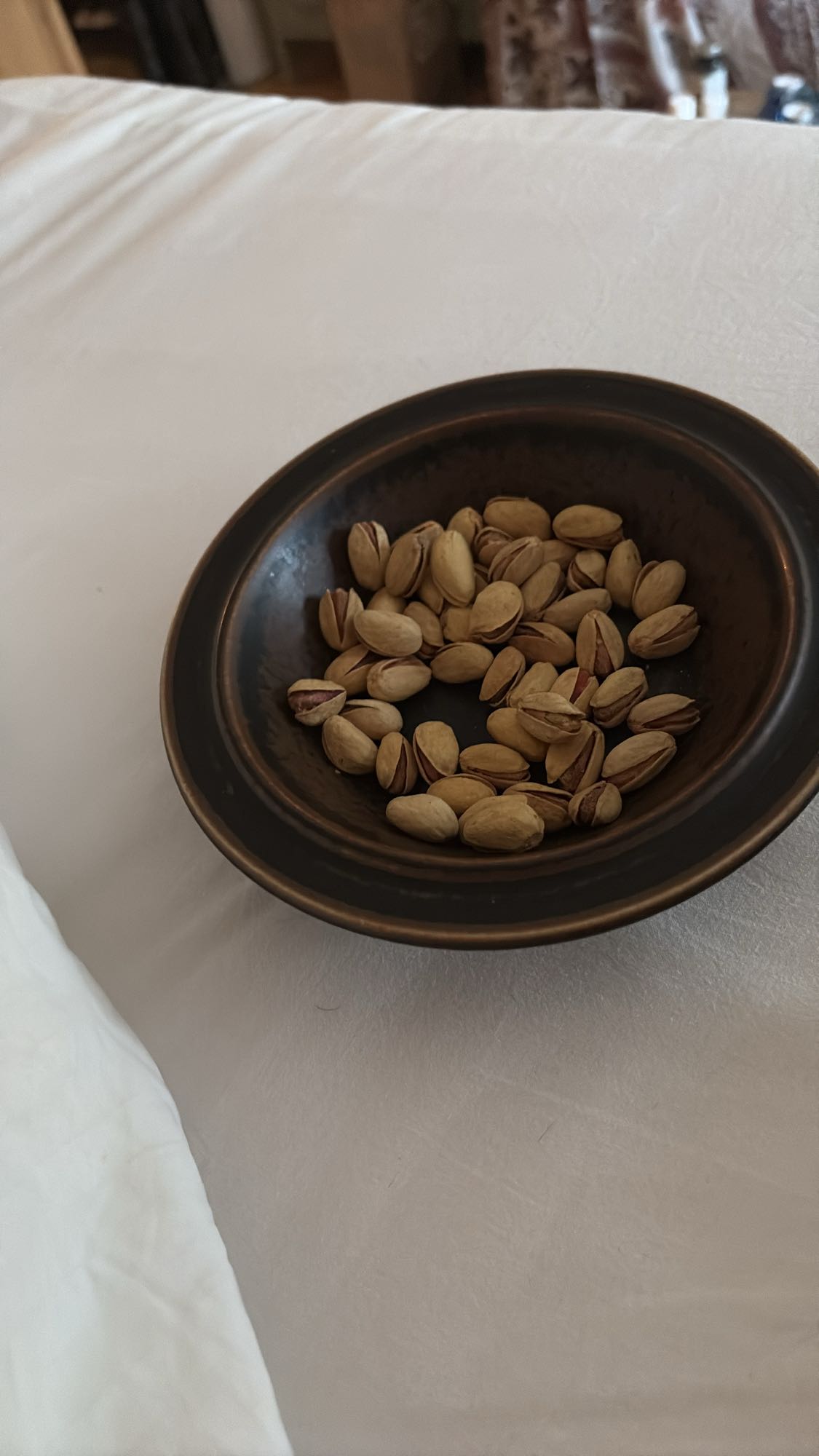 Pistagenötter i skål