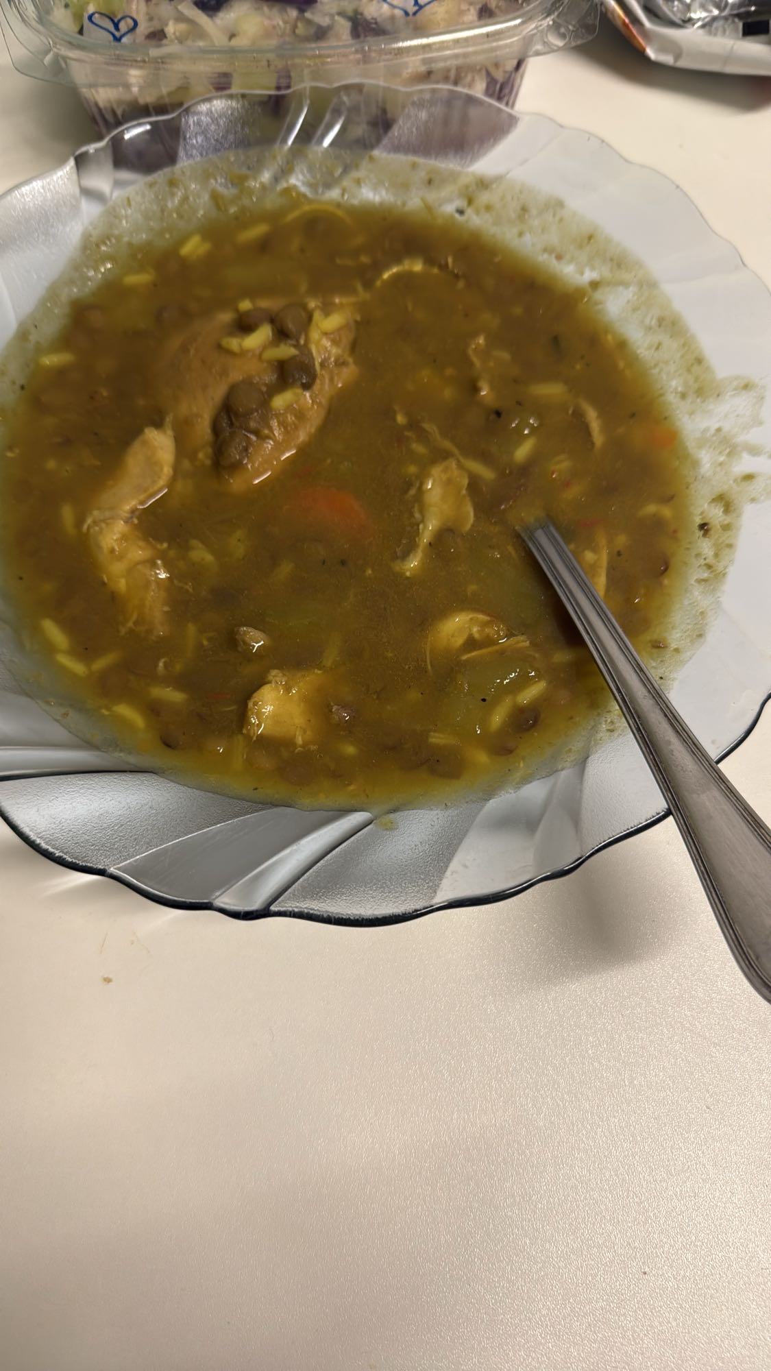 Sopa de pollo y lentejas