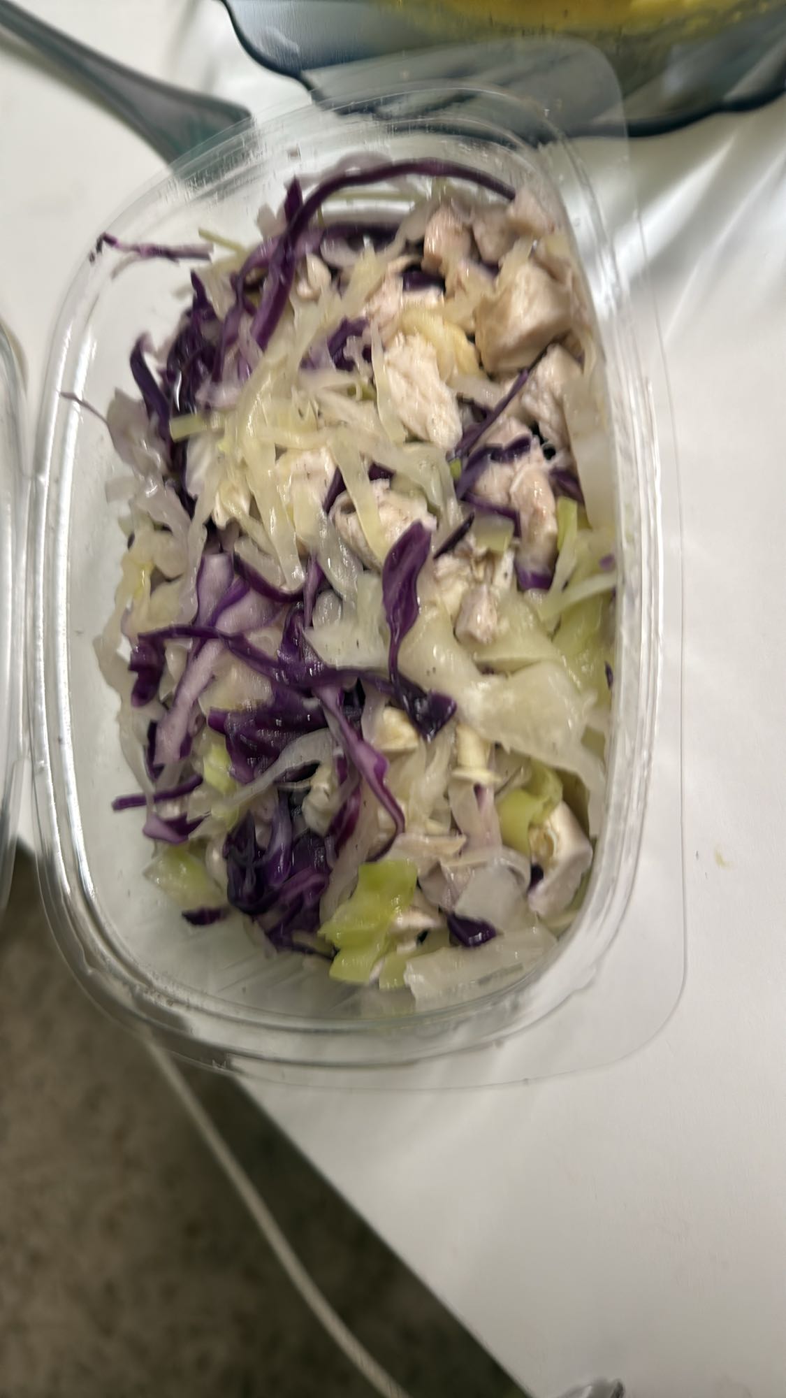 Ensalada de pollo y col