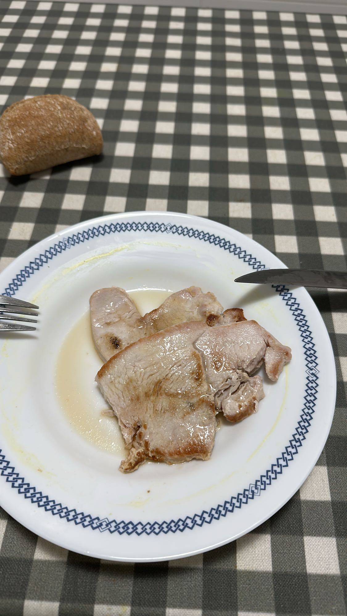 Cerdo a la plancha y pan