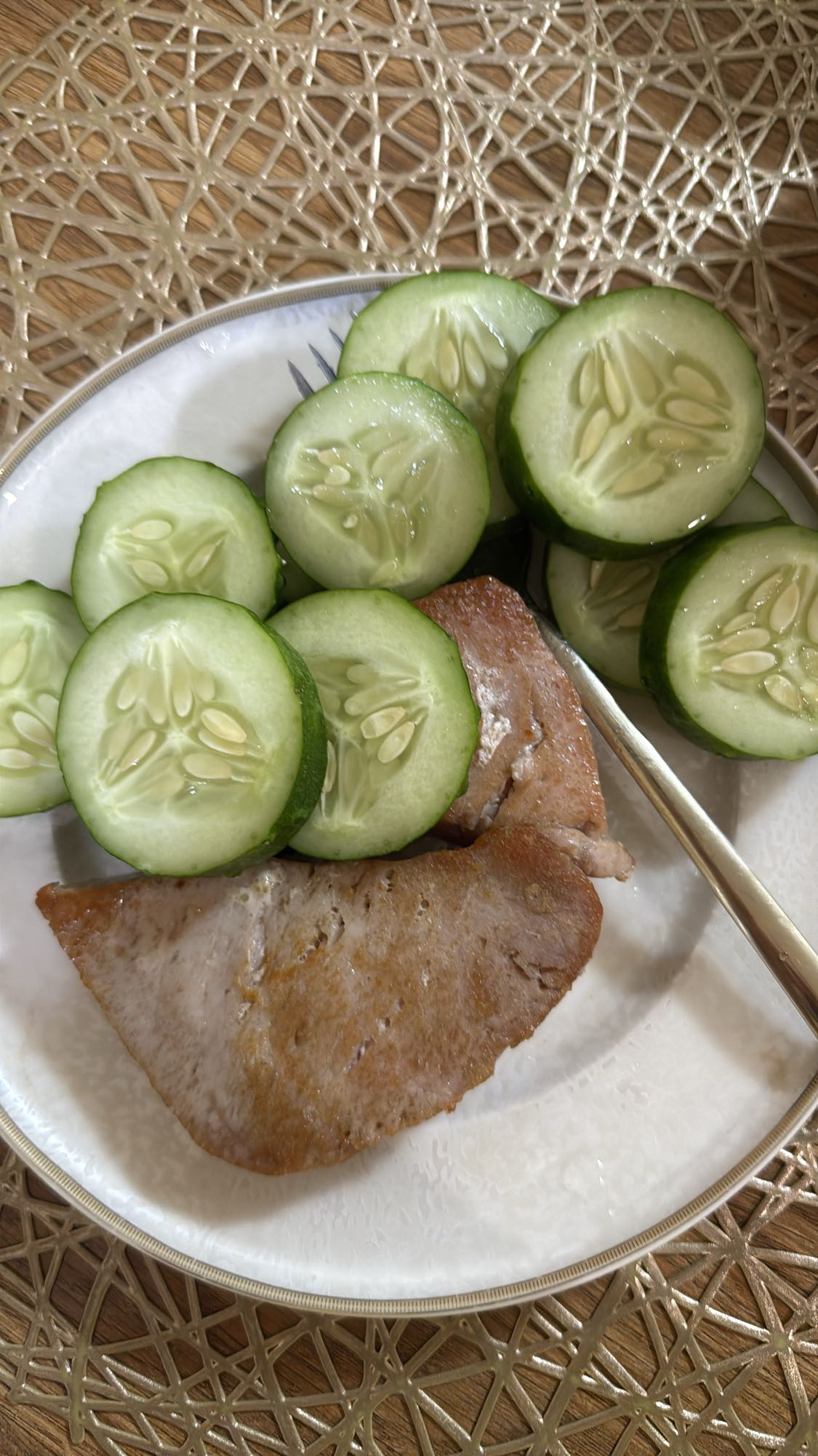 свинина с огурцом