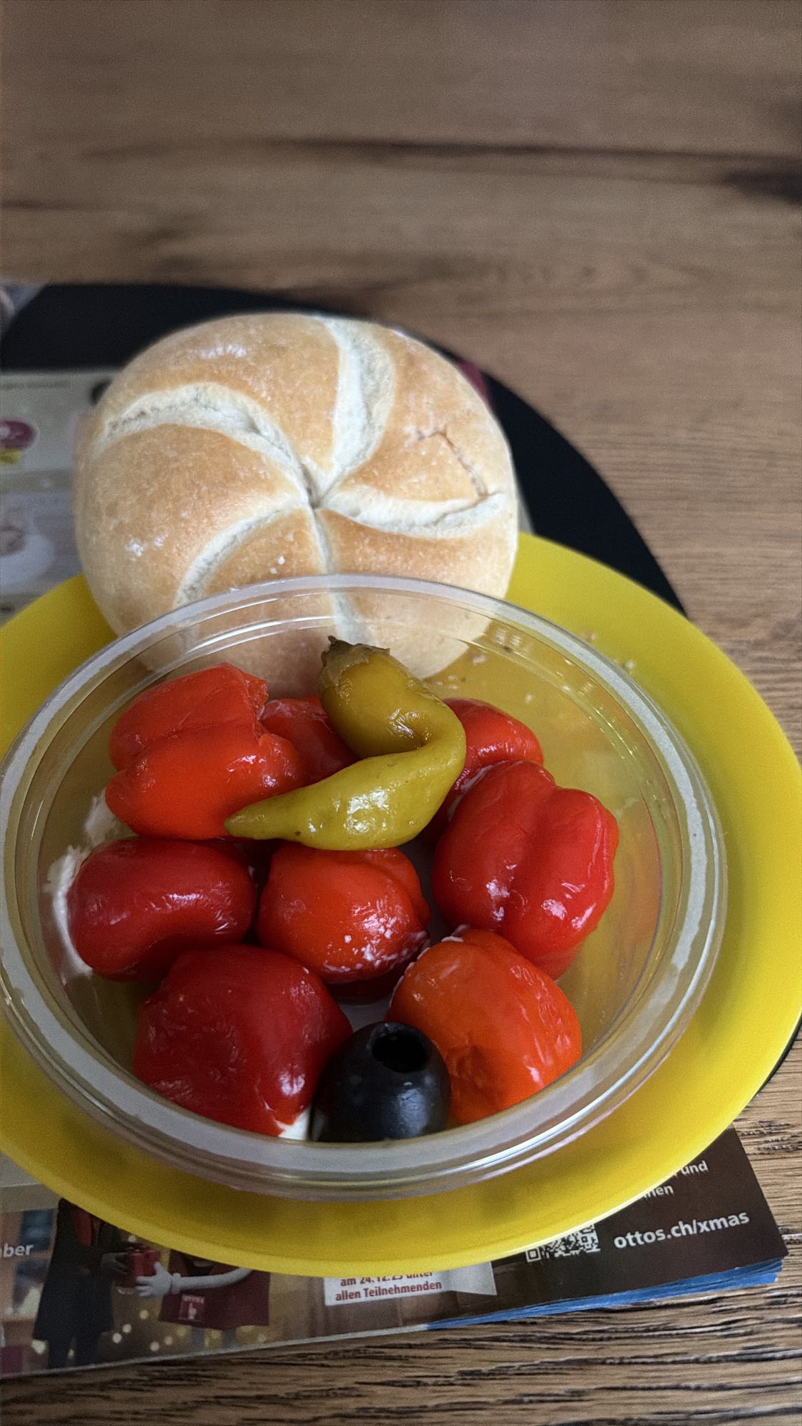 Brötchen mit gefüllten Paprika