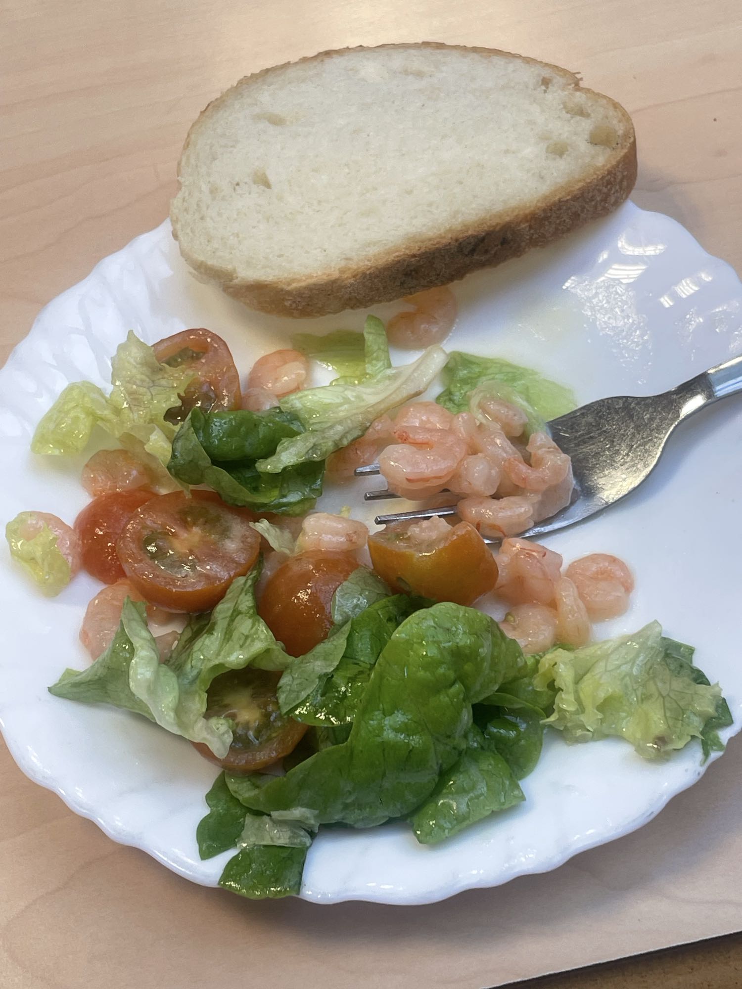 Salade crevettes et pain