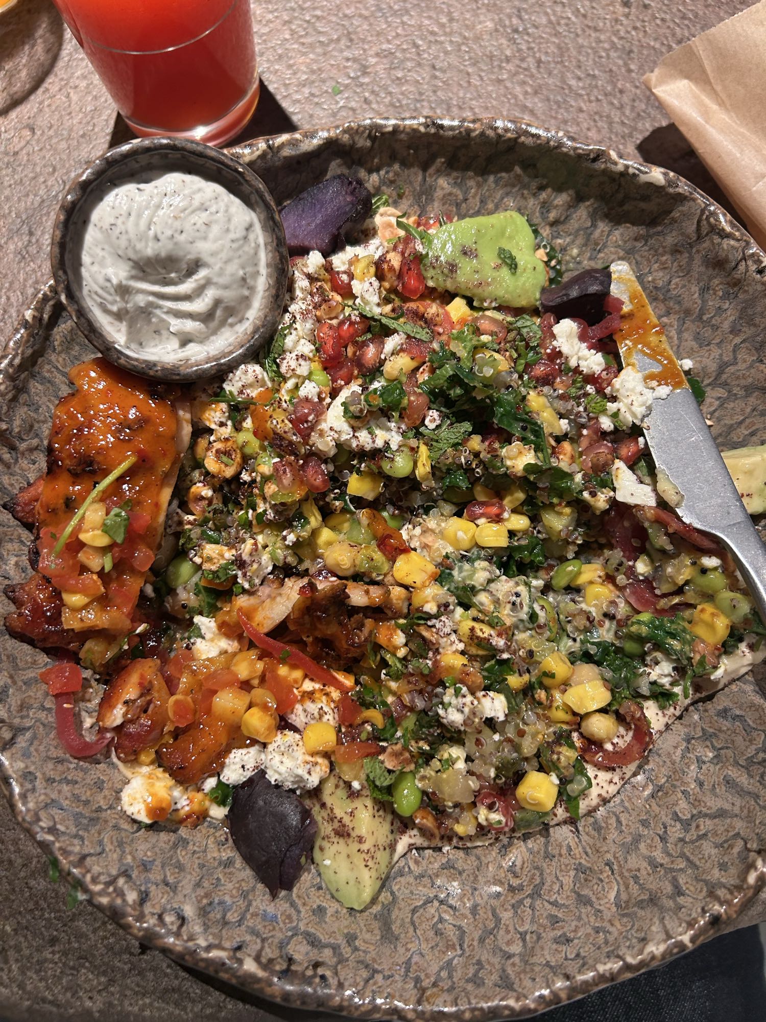 салат с курицей и киноа