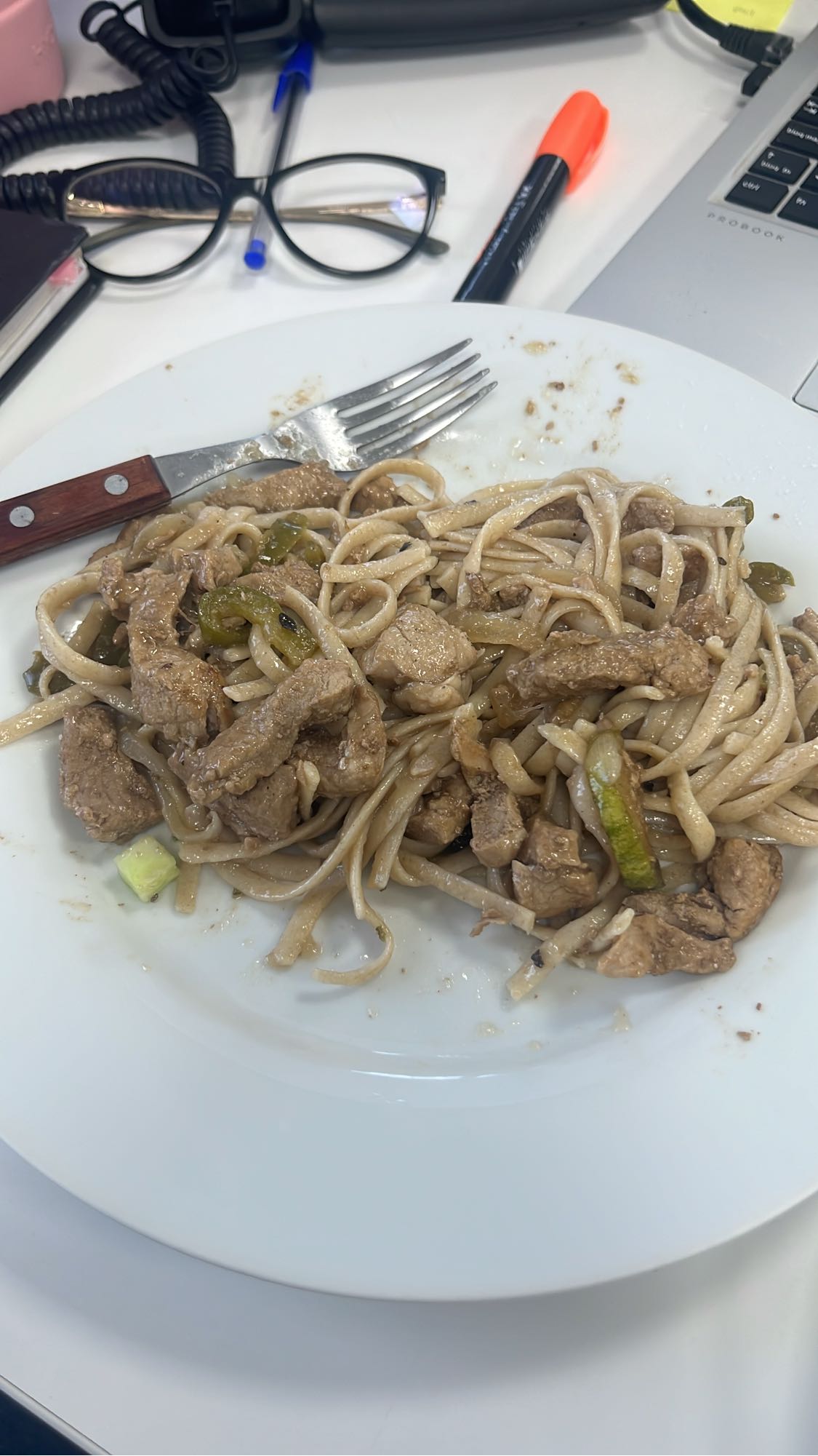 fideos con carne salteada