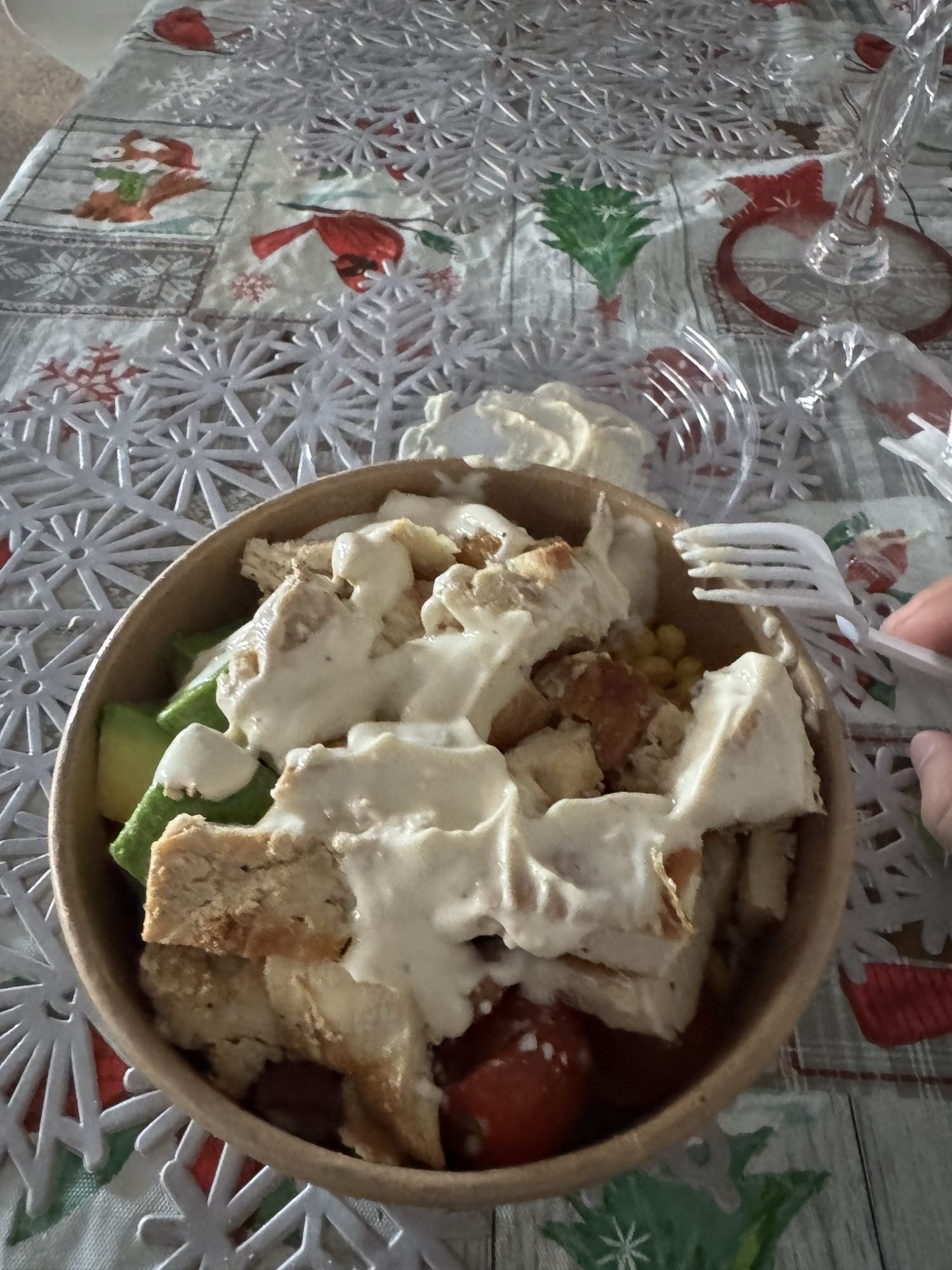 Ensalada con pollo y aderezo