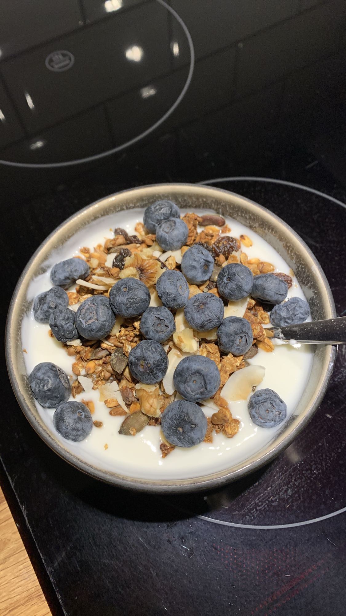 Yoghurt med granola & blåbär