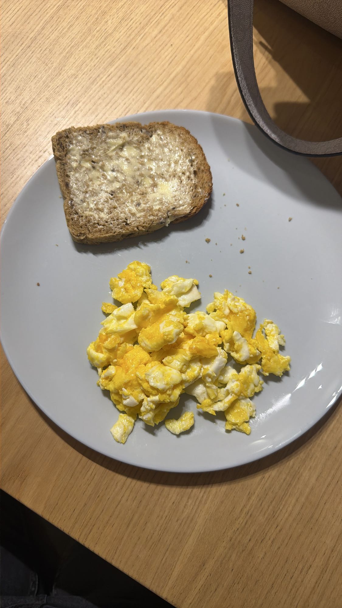Jajecznica z chlebem