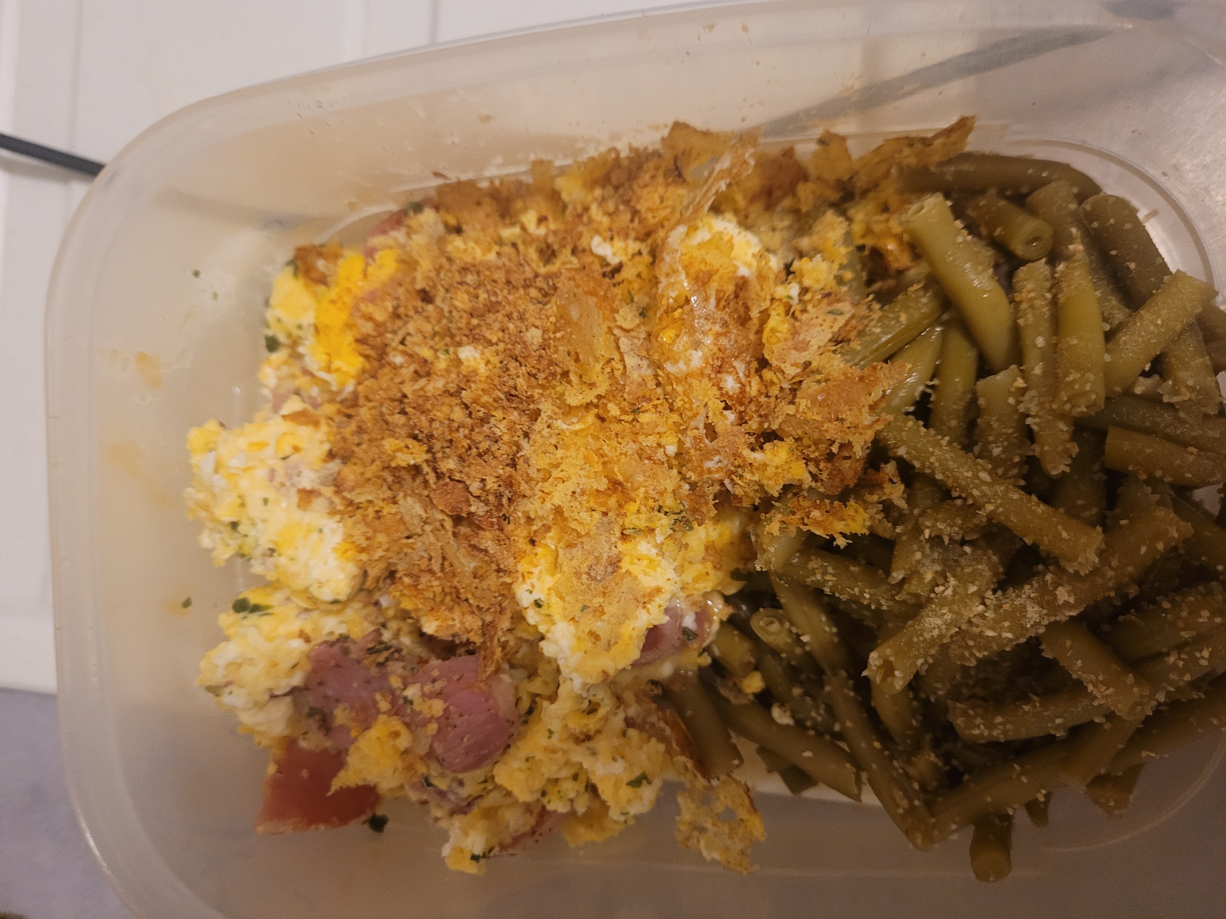 Oeufs brouillés et haricots verts