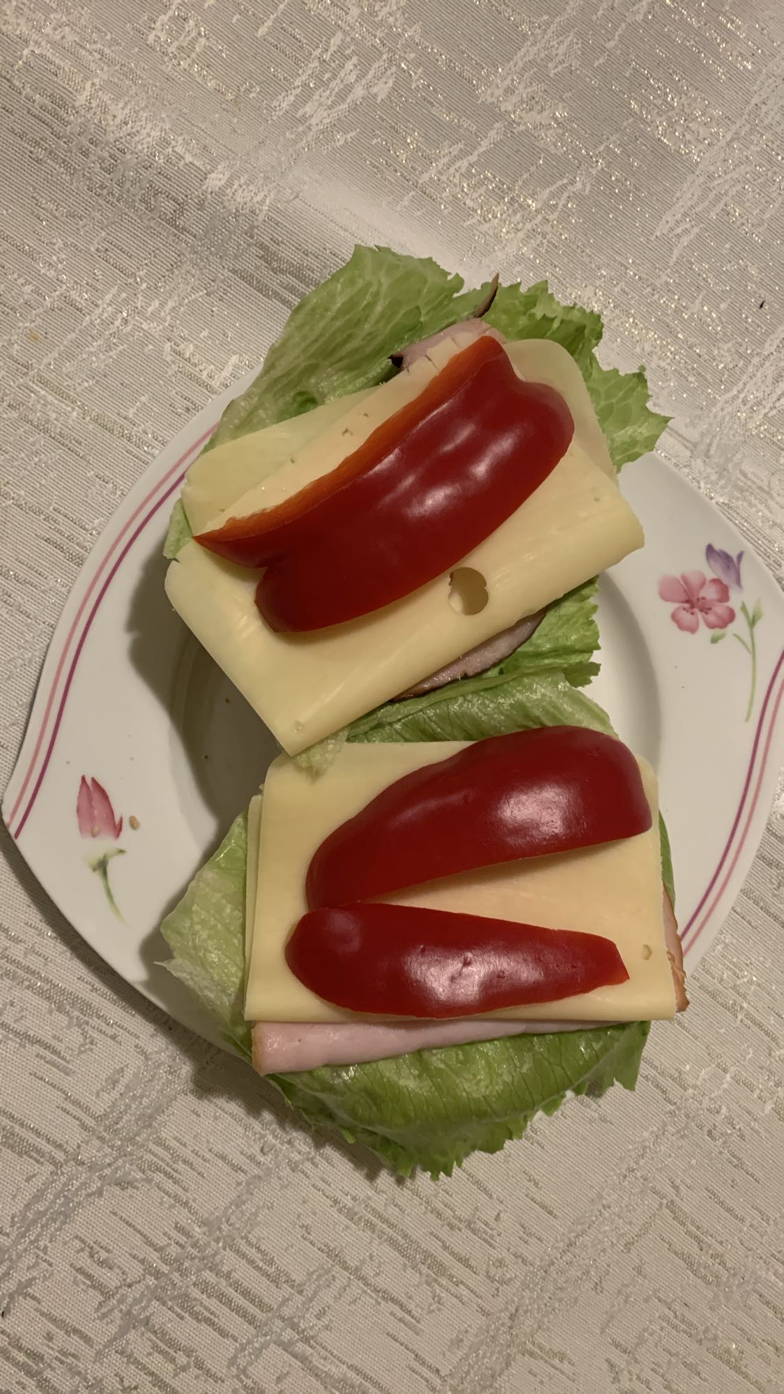 Kanapki z sałatą i serem