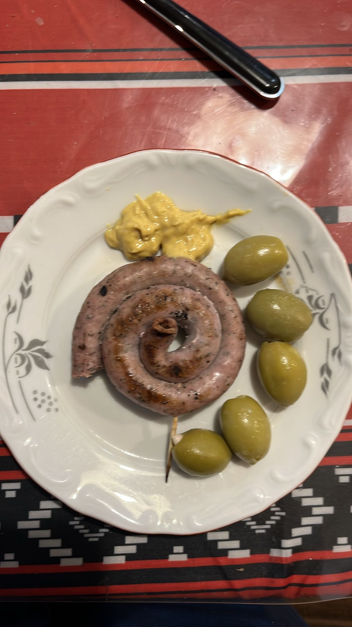 наденица с маслини и горчица