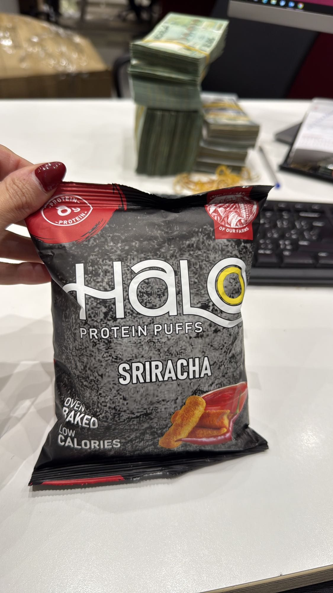 Halo Protein Puffs Sriracha