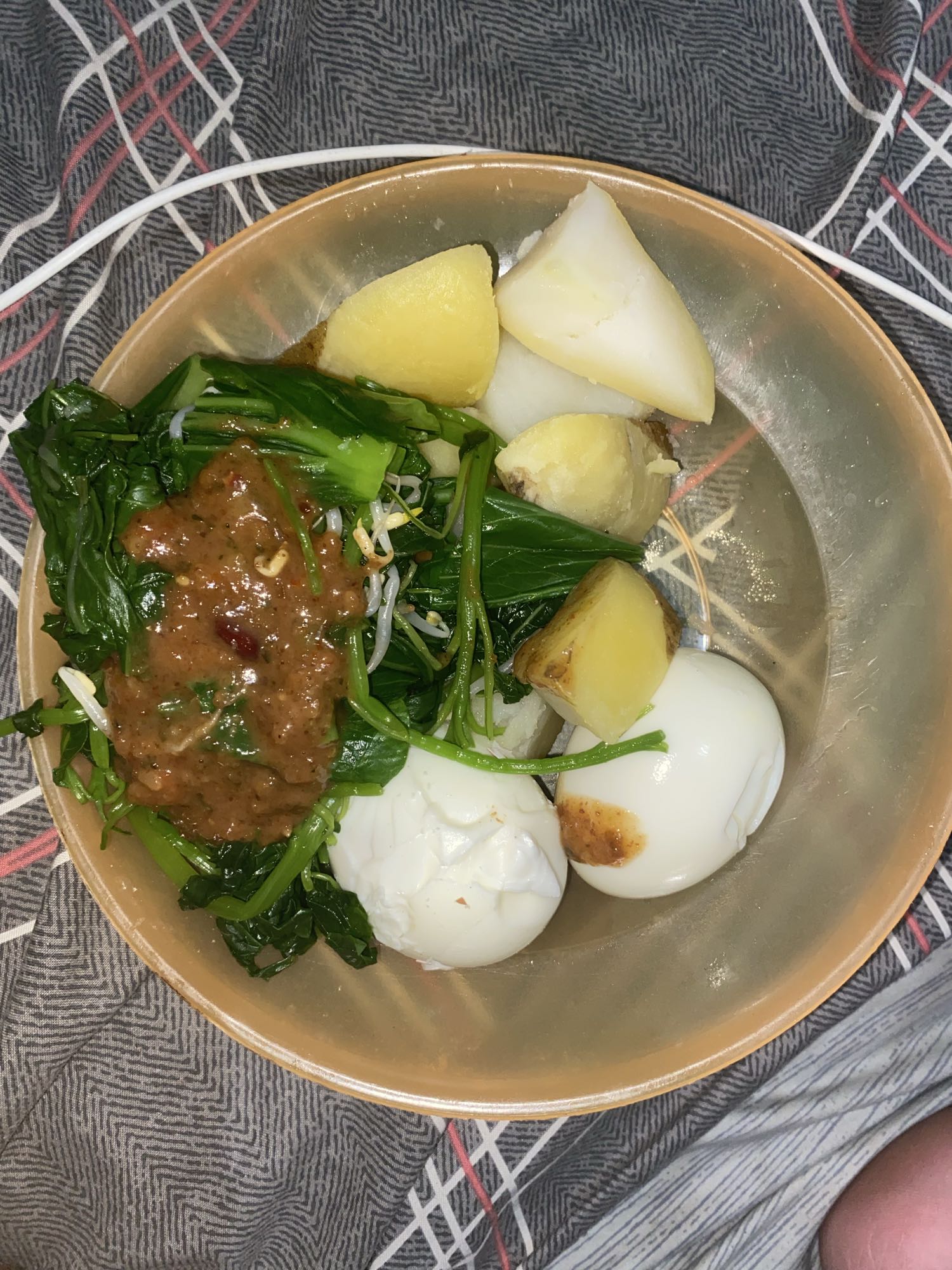 Sayur rebus dan telur