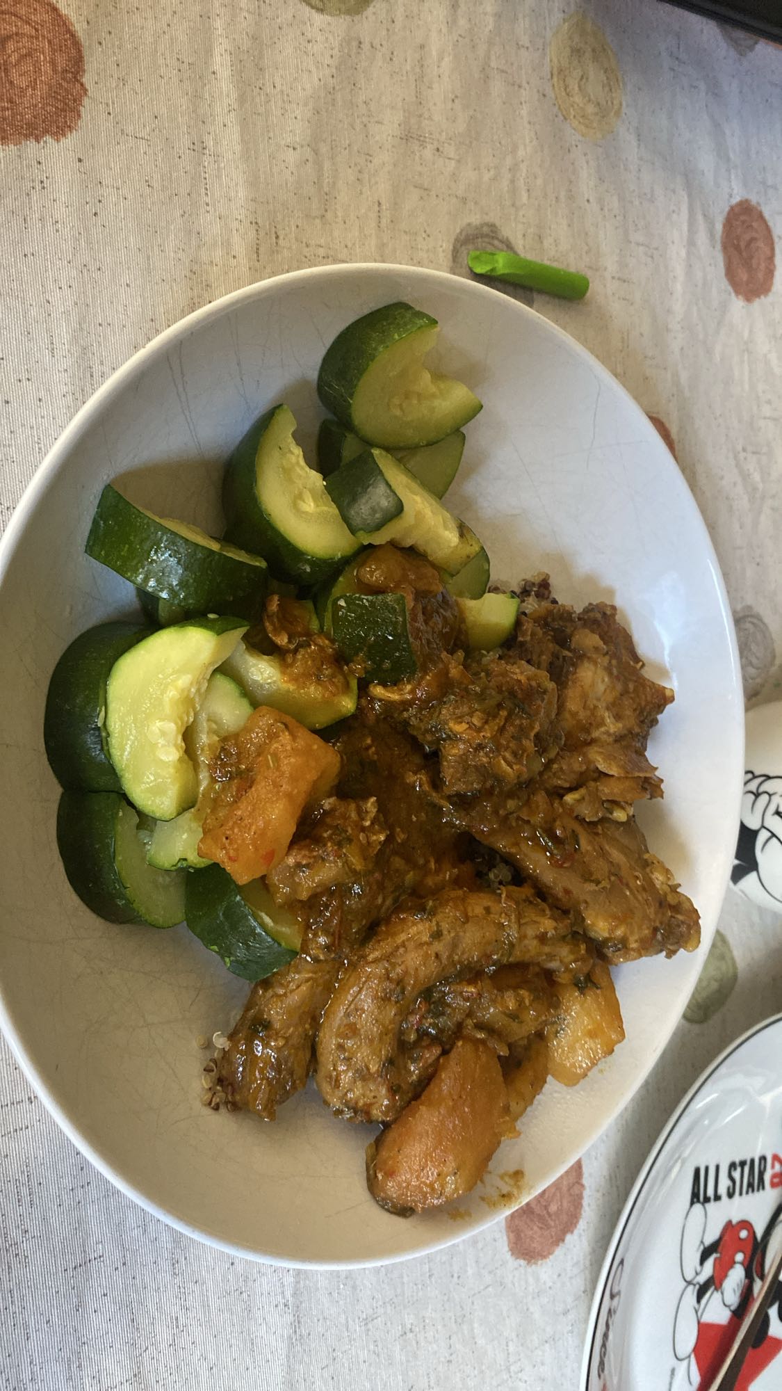 Pollo guisado con calabacín