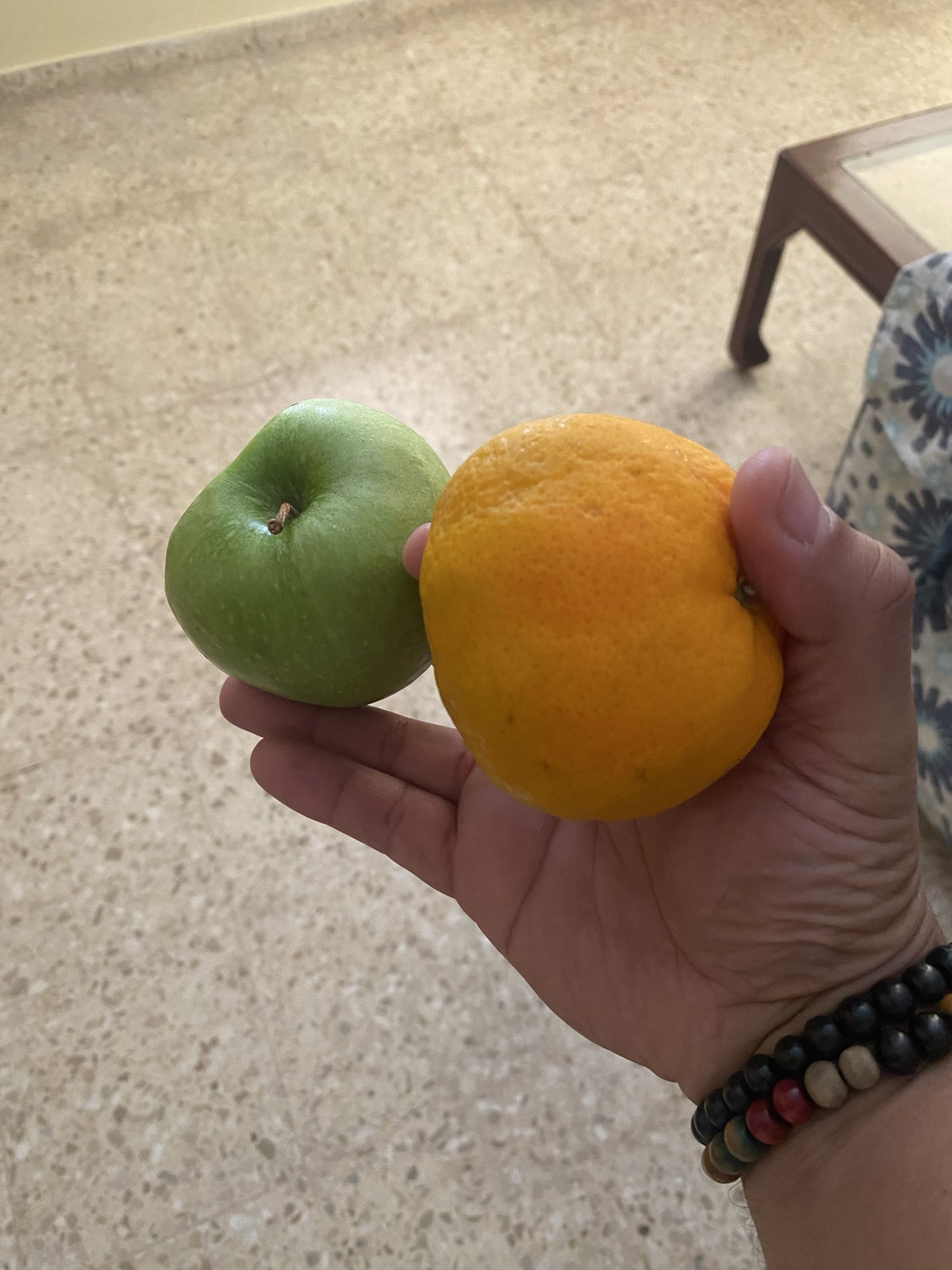 Manzana y mandarina