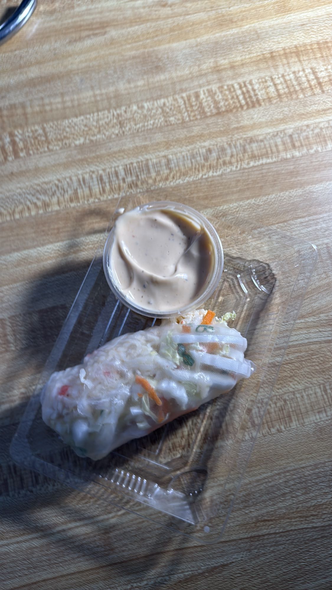 Rouleau de printemps et sauce