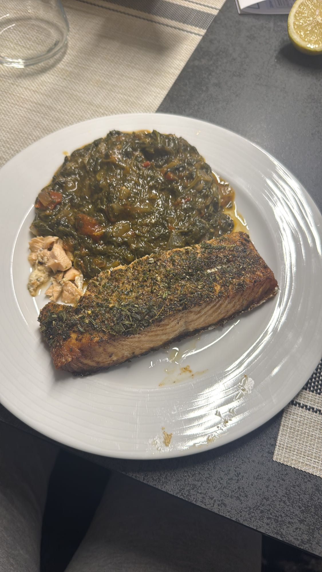 Gegrillter Lachs mit Spinat
