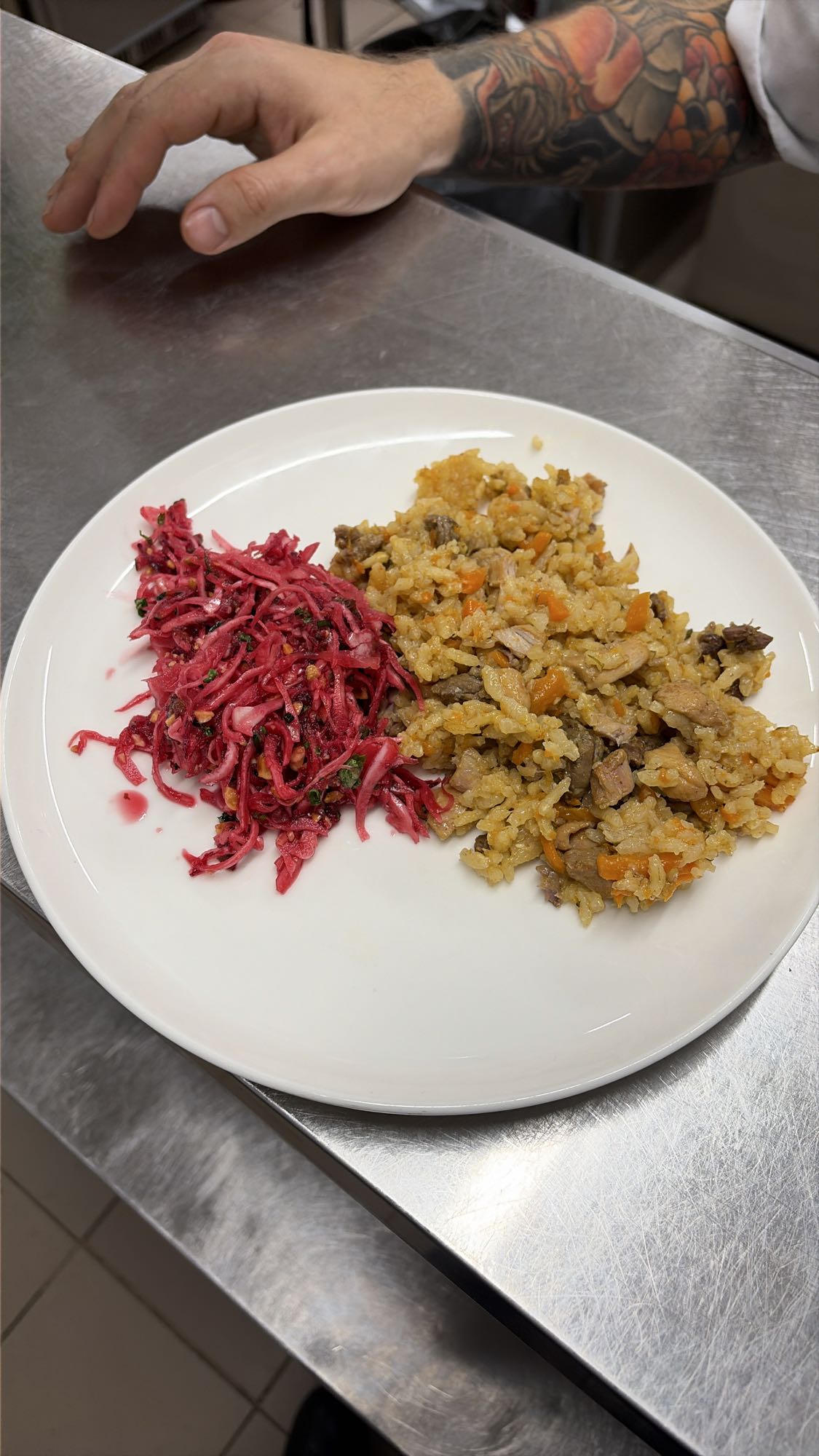 Плов с салатом