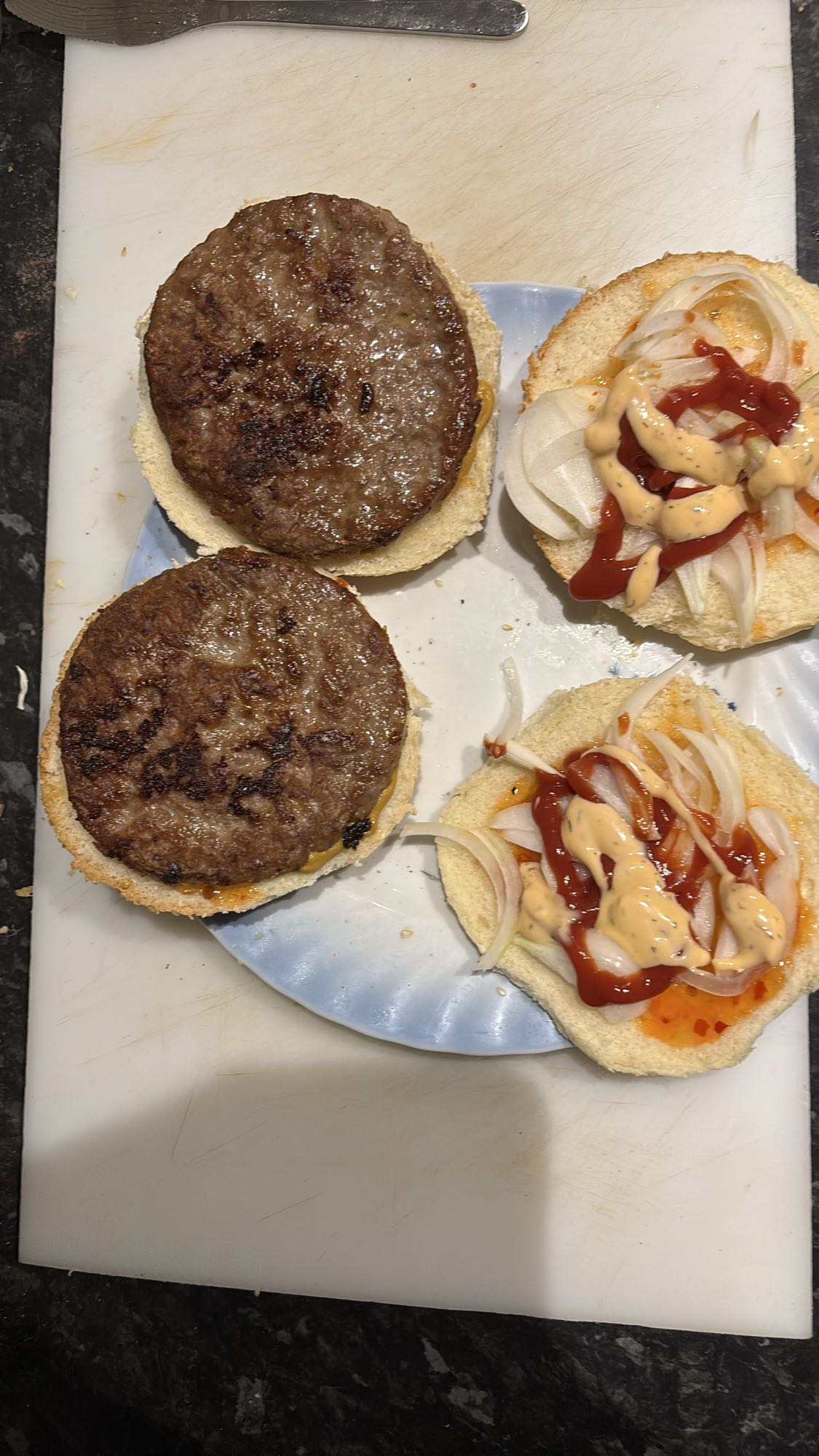 Dobbel burger med løk