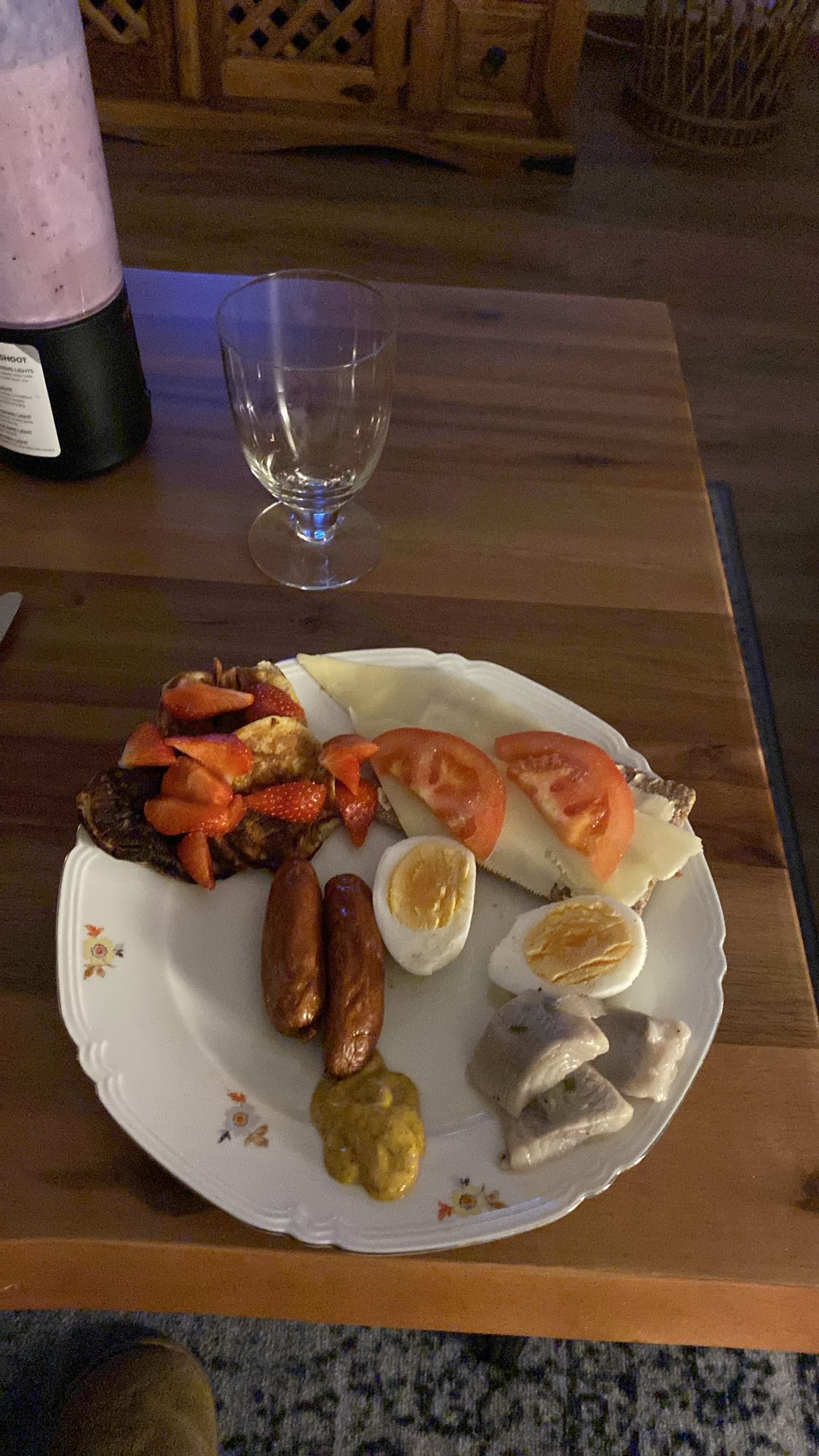 Blandad tallrik med smoothie