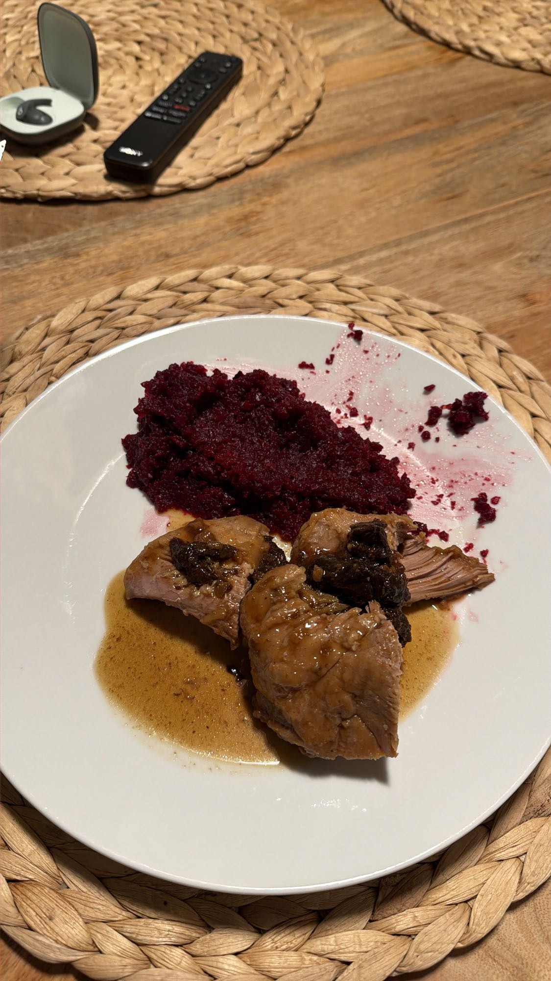 Duszona wołowina z buraczkami