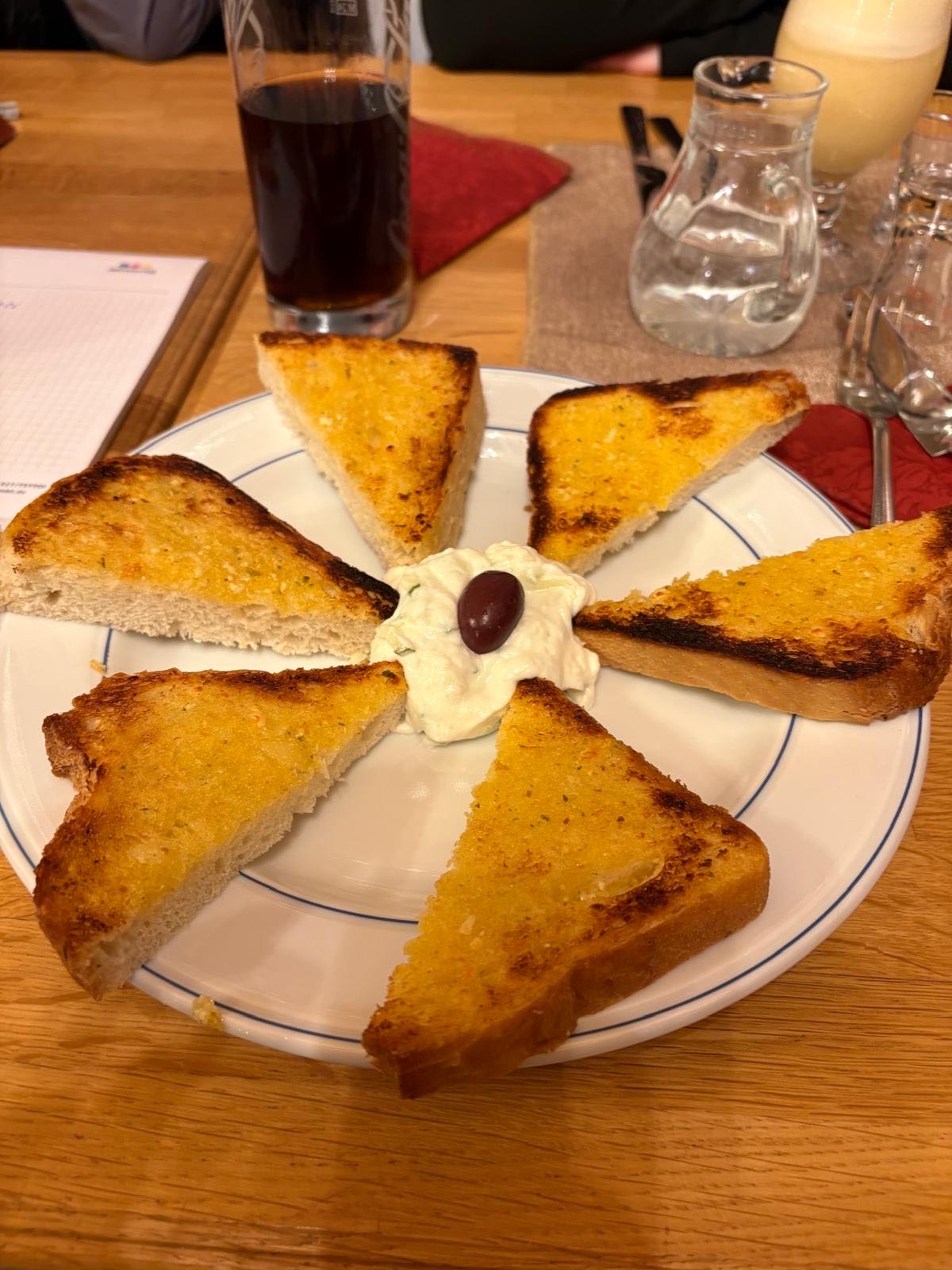 Knoblauchbrot mit Dip