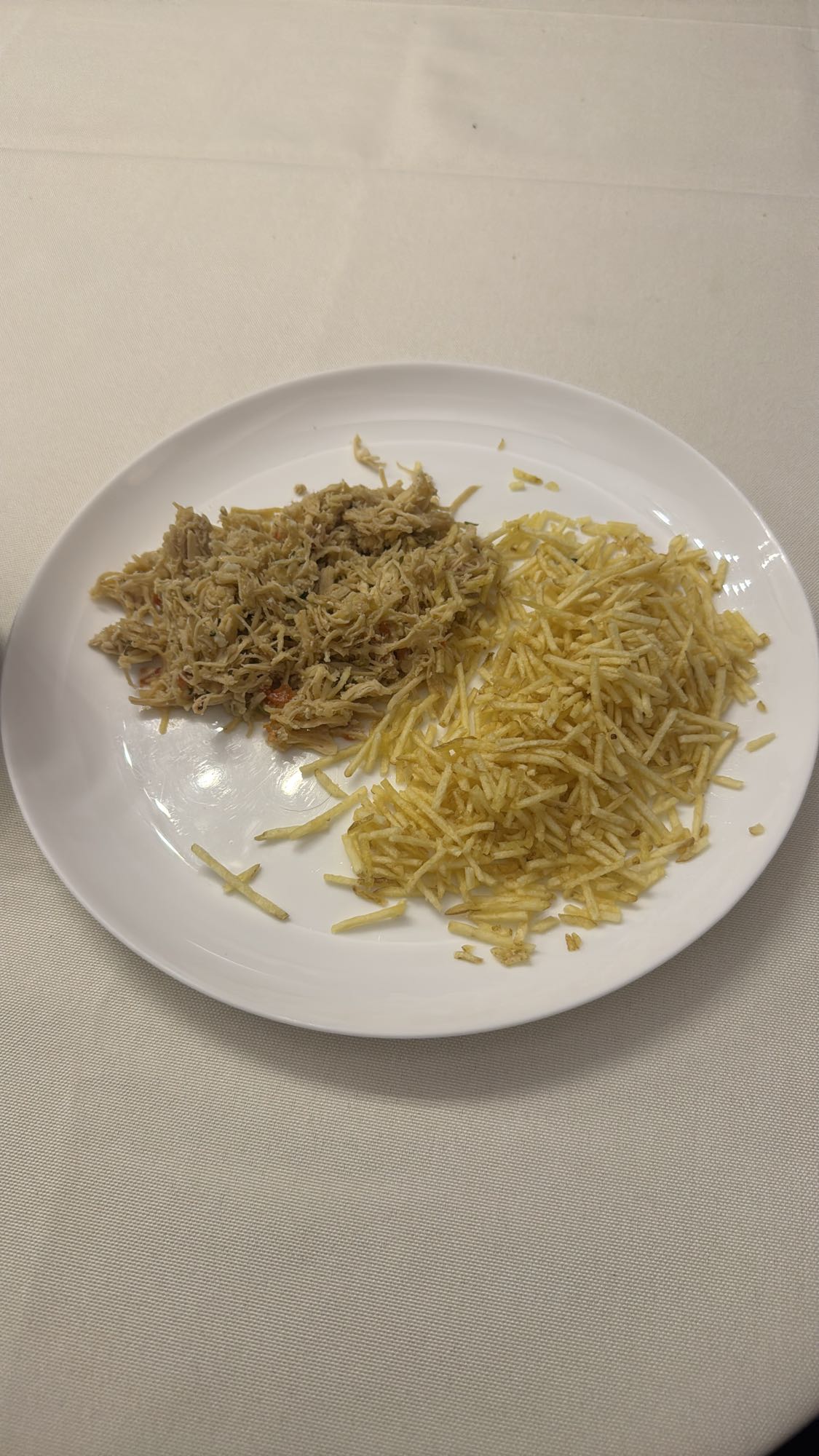 Frango desfiado com batata palha