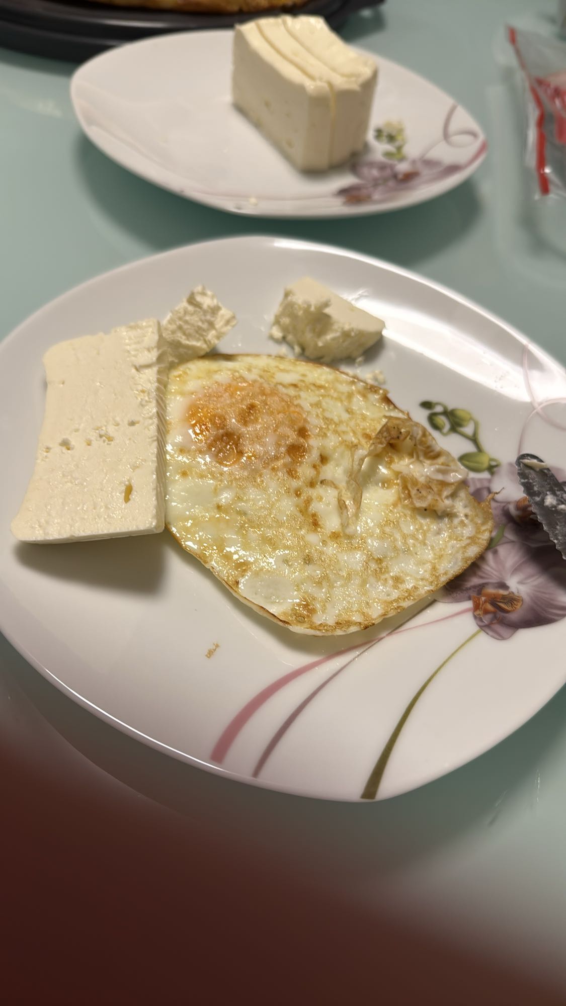 Kızarmış Yumurta ve Beyaz Peynir