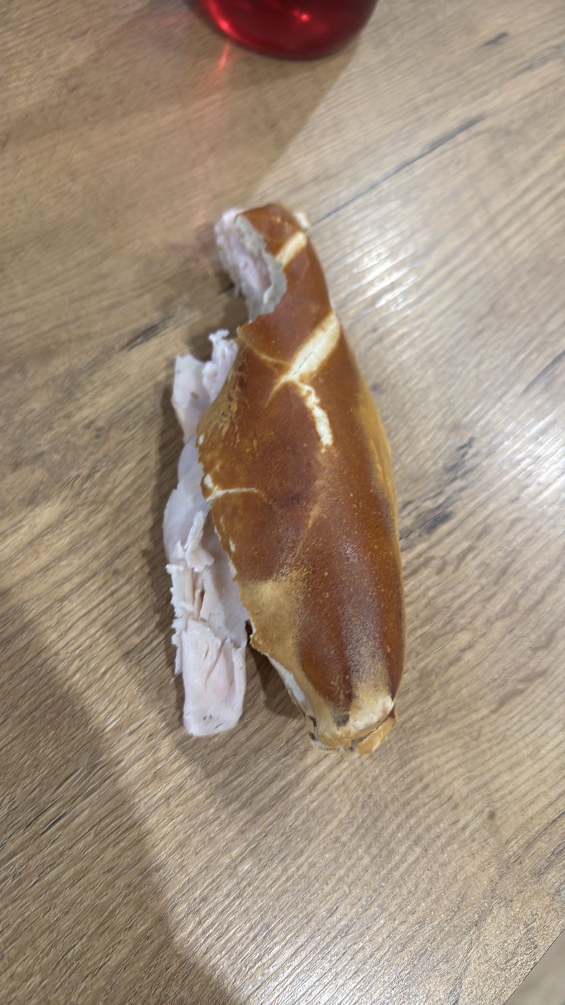 Laugenbrötchen mit Putenbrust