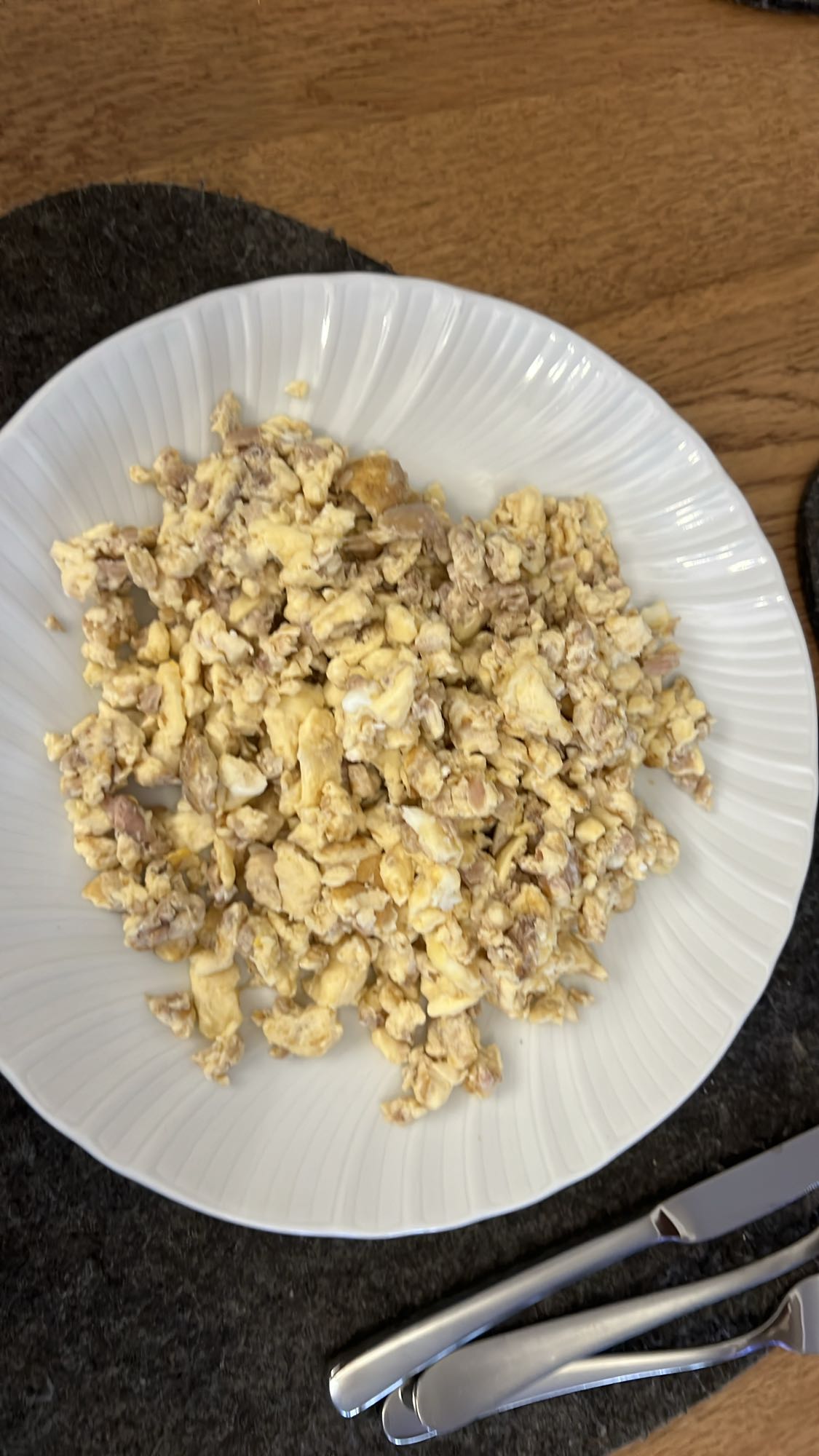 Scrambled eggs with meat