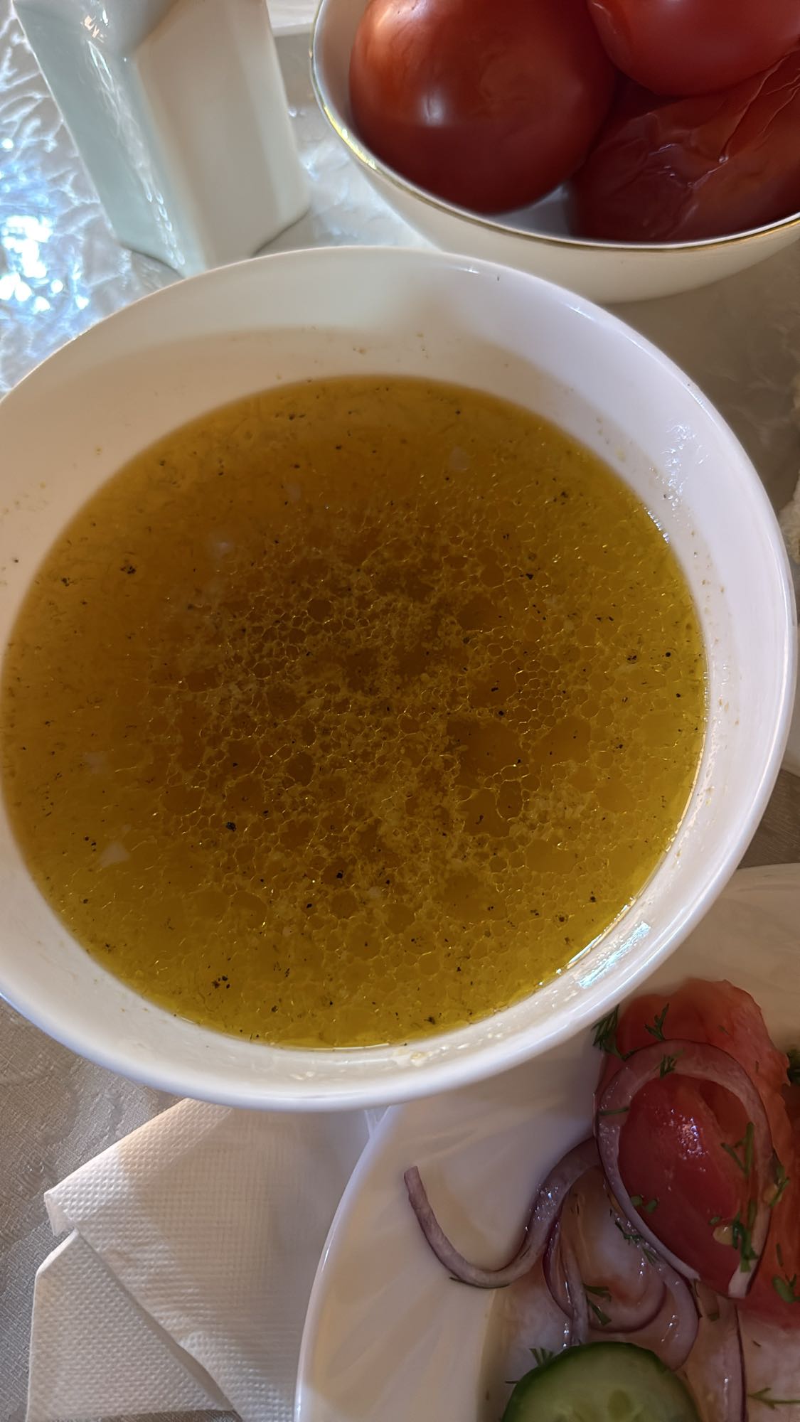 куриный бульон с салатом