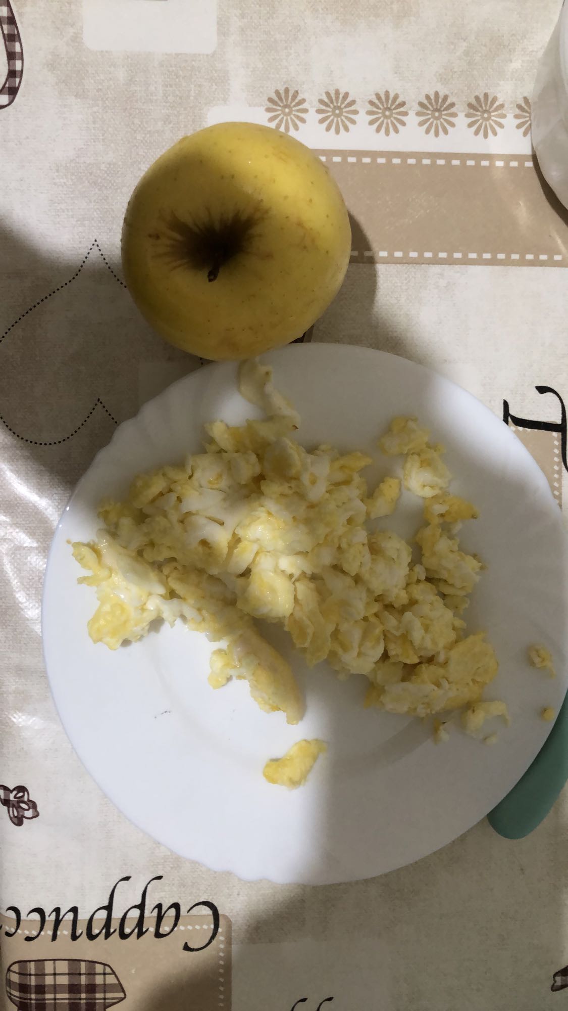 scrambled eggs and apple
