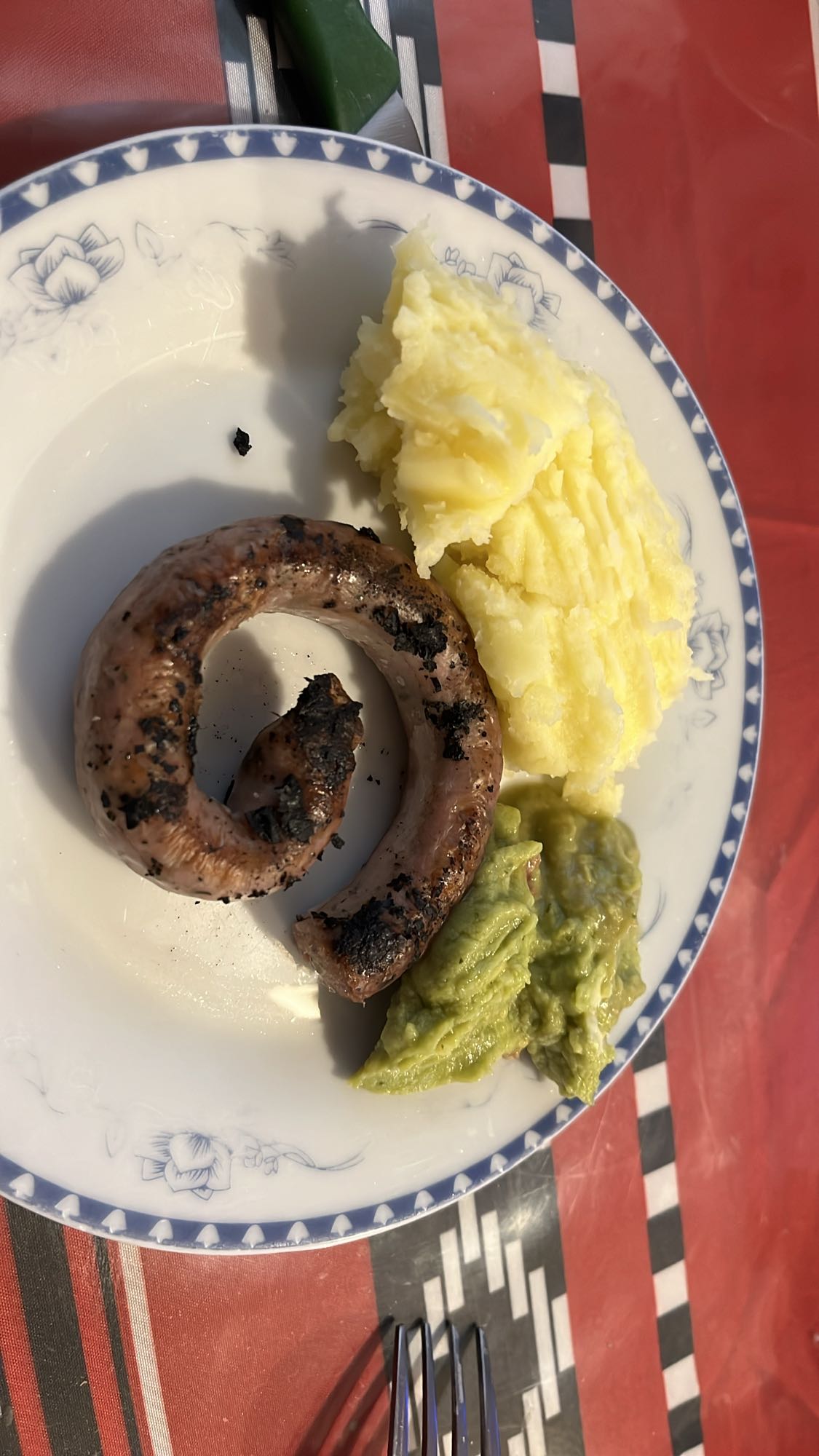 Наденица с картофено пюре