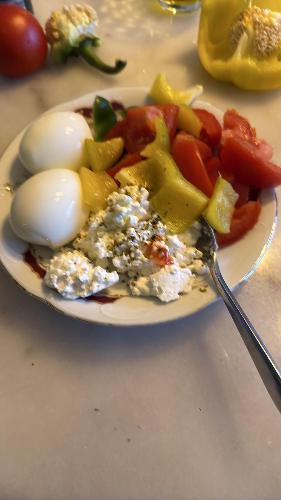 Ägg och grönsaksfat