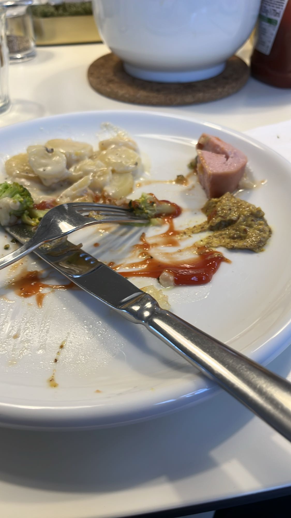 Korv, potatisgratäng, såser